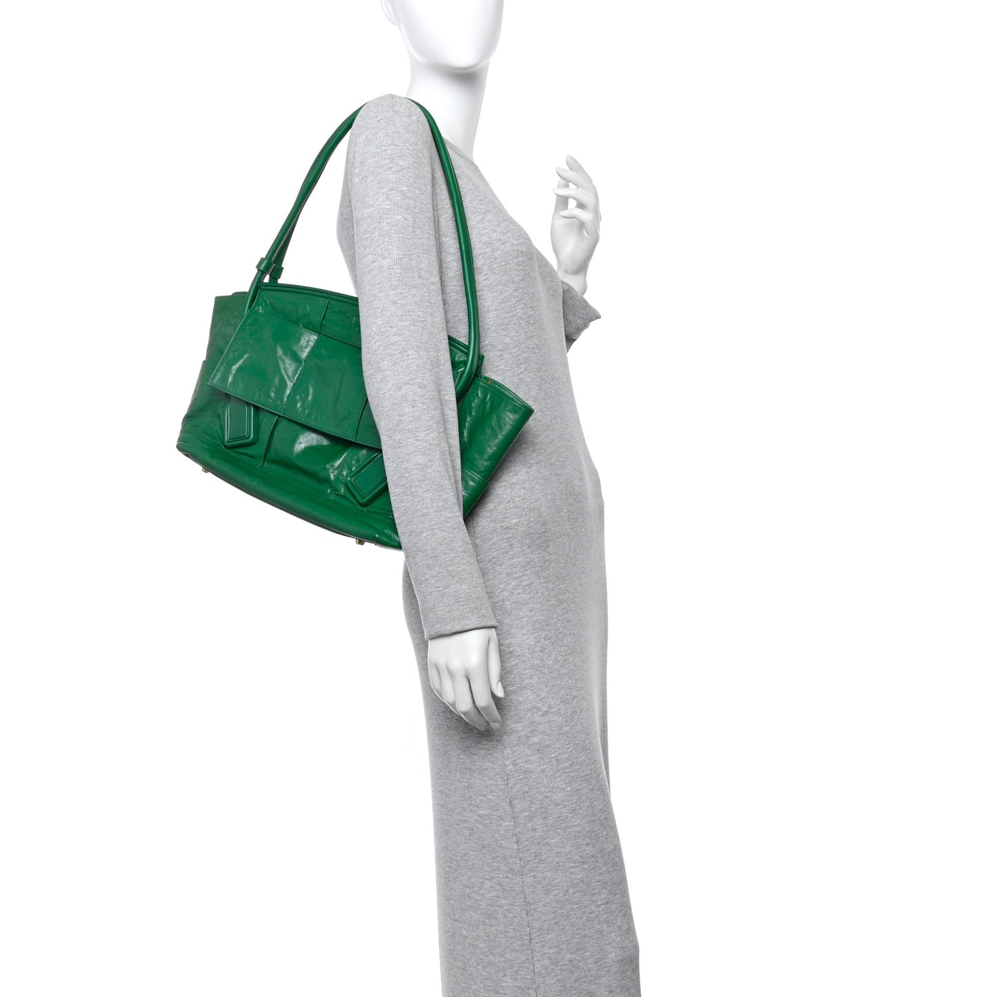 Paper Calfskin Maxi Intrecciato Medium Arco Slouch Racing Green