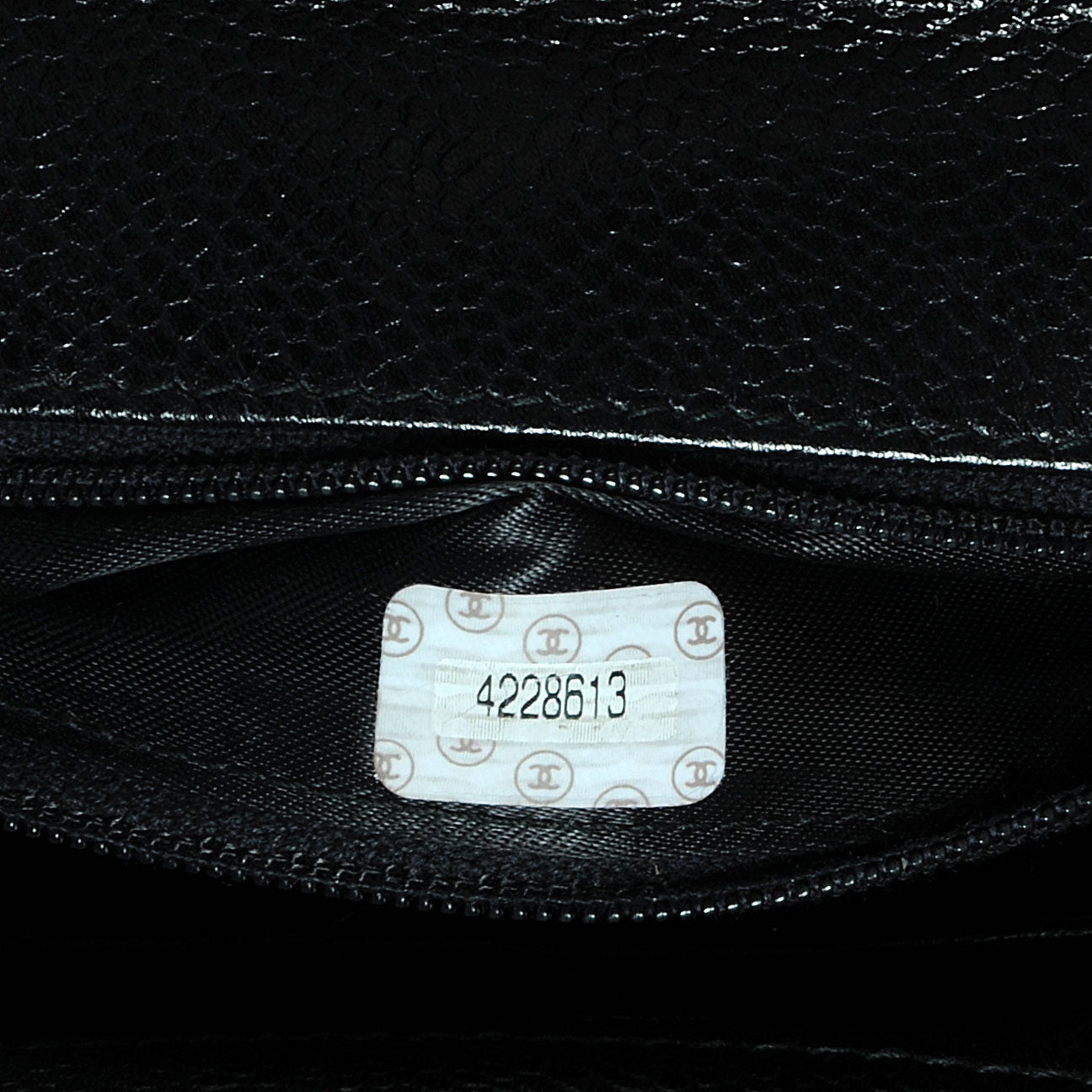 Caviar Shoulder Bag Black