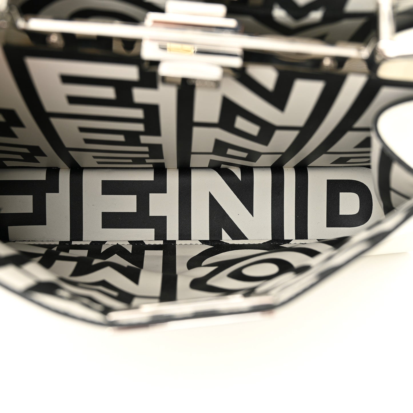 Vitello Seta Nappa Fendi Roma Stampa Medium Peekaboo I SEE U Satchel White Black