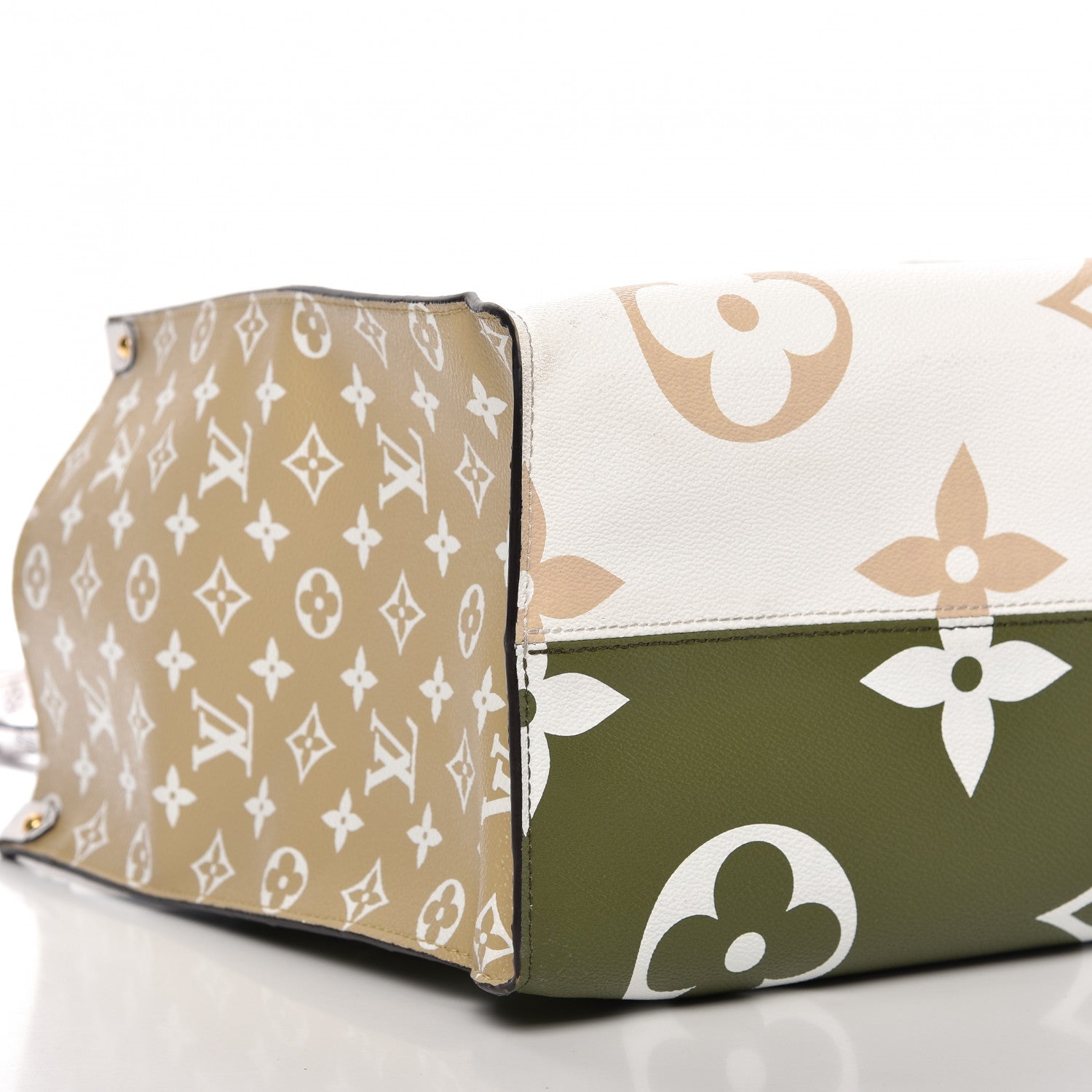 Louis Vuitton Monogram Giant Onthego GM Kaki Beige 6 of 14
