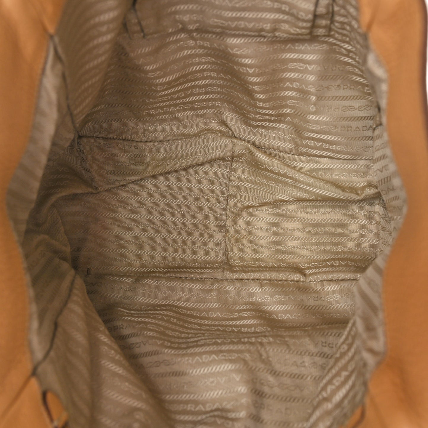 Vitello Daino Studded Hobo Sabbia