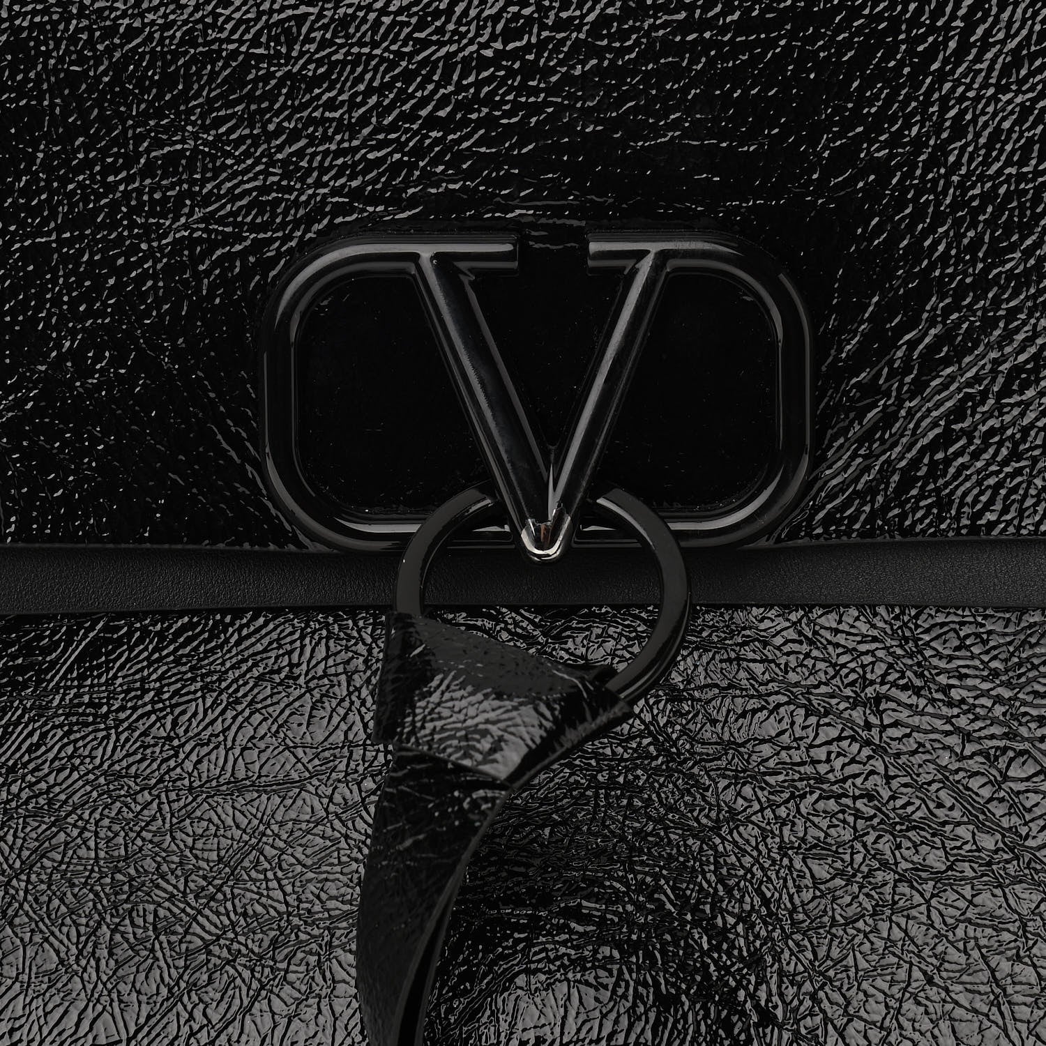 Valentino Garavani Textured Patent Calfskin Medium Vring Shoulder Bag Black 7 of 11