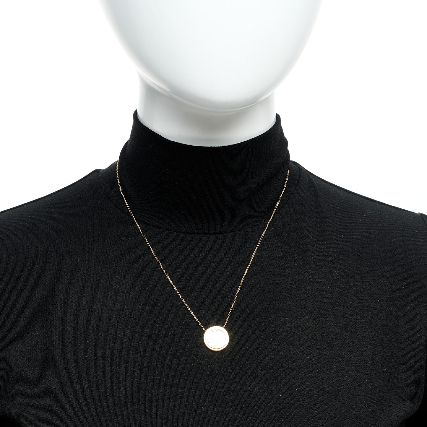 18K Yellow Gold Mother of Pearl T Circle Pendant Necklace