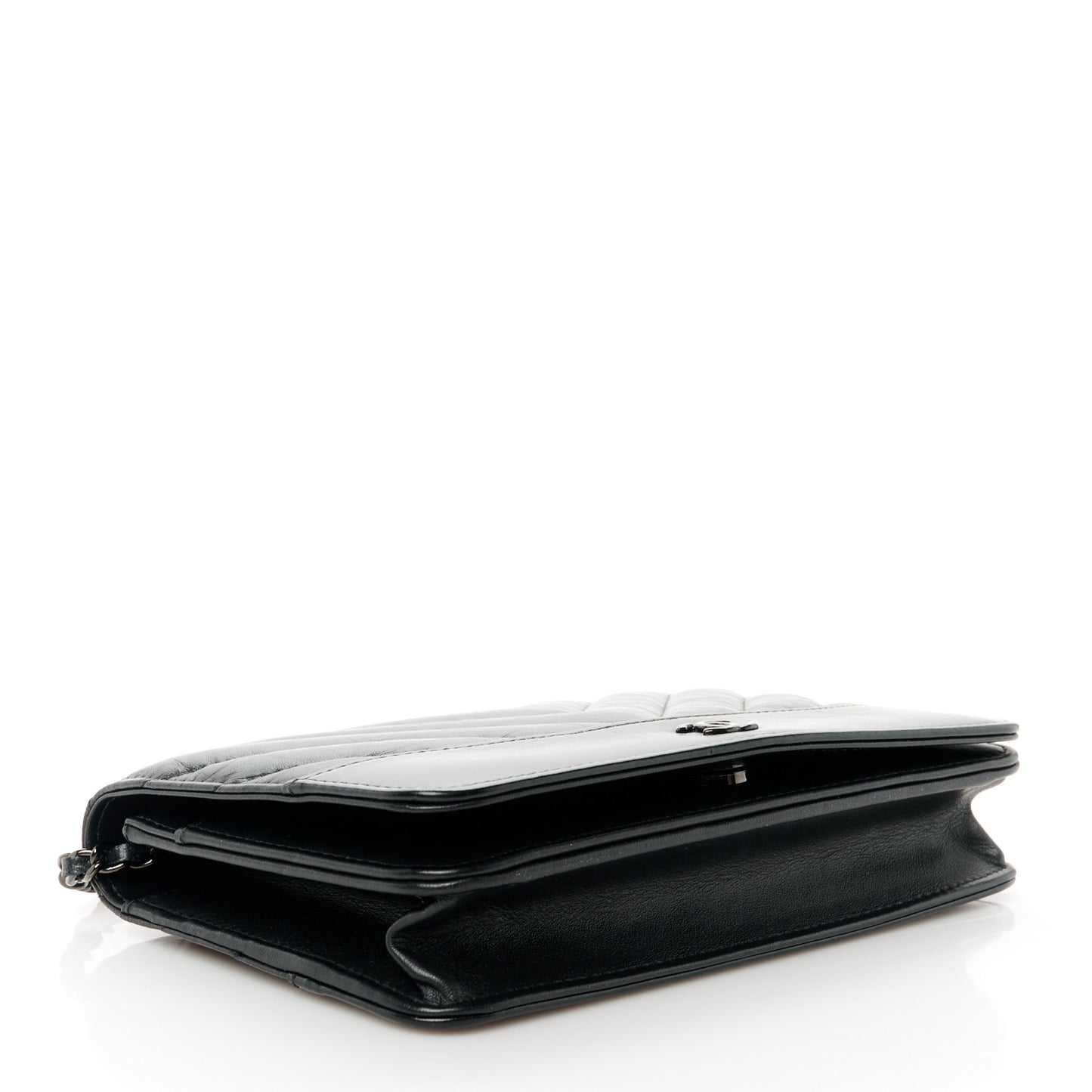 Aged Calfskin Chevron Quilted Gabrielle Wallet On Chain WOC Black