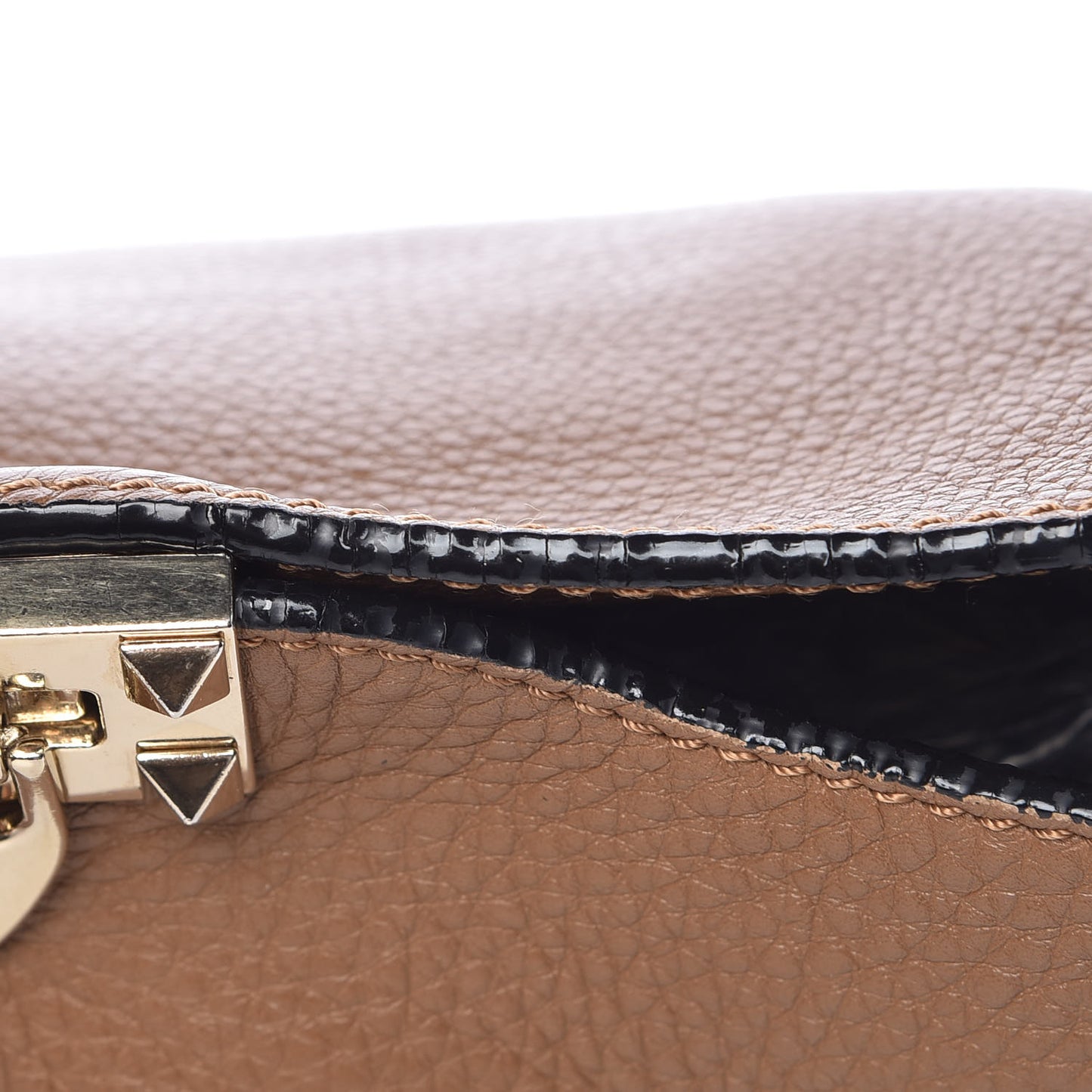 Pebbled Calfskin Small Rockstud Flip-Lock Messenger Bag Light Cuir