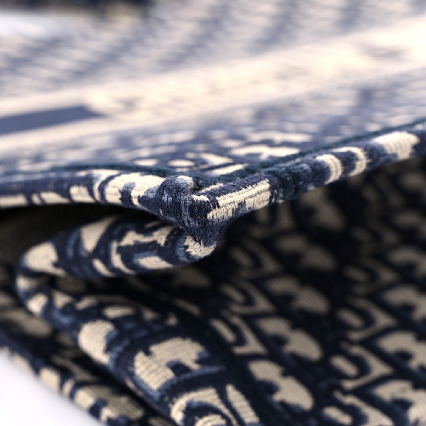 Oblique Book Tote Blue Multicolor