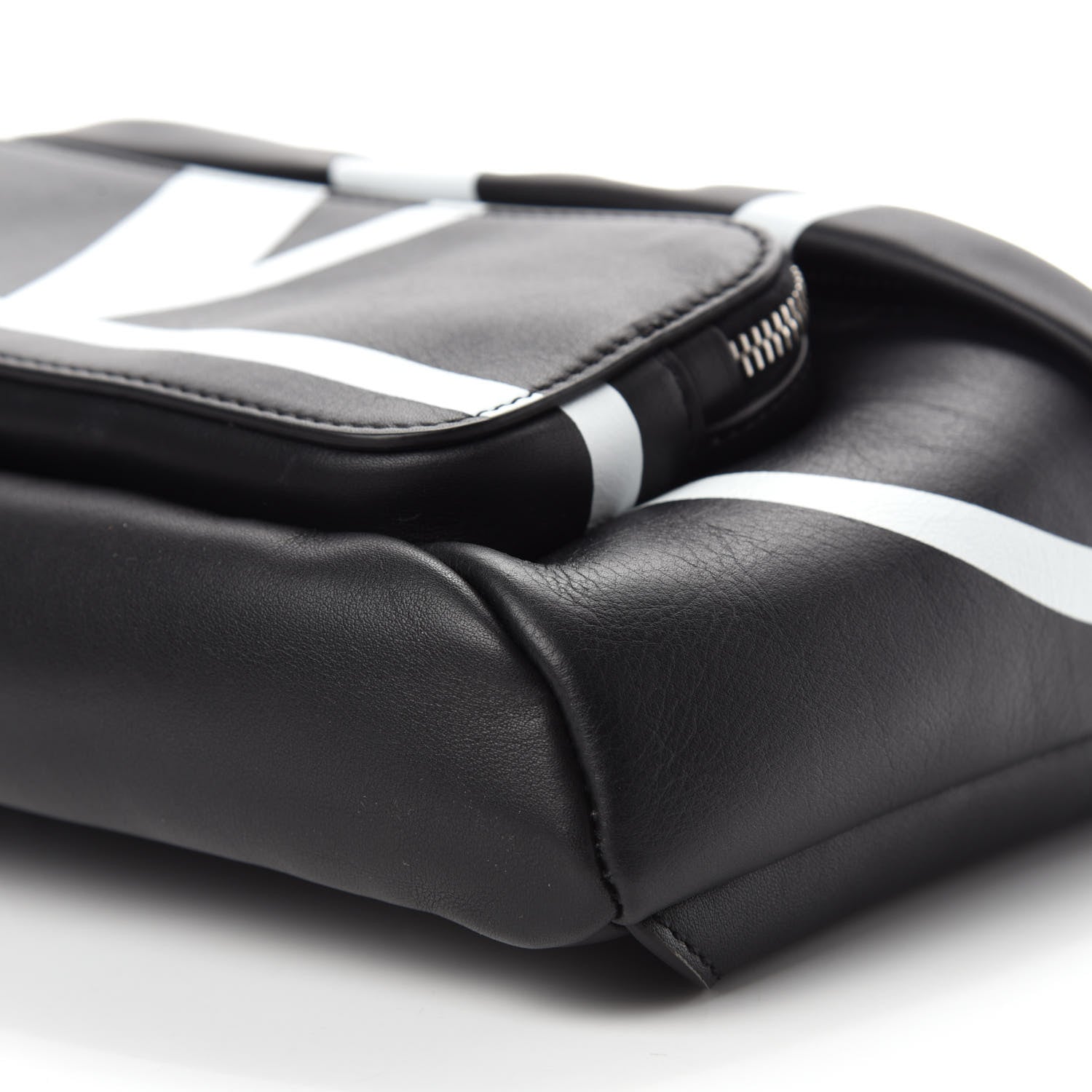 Valentino Garavani Calfskin Go Logo Belt Bag Black White 7 of 10