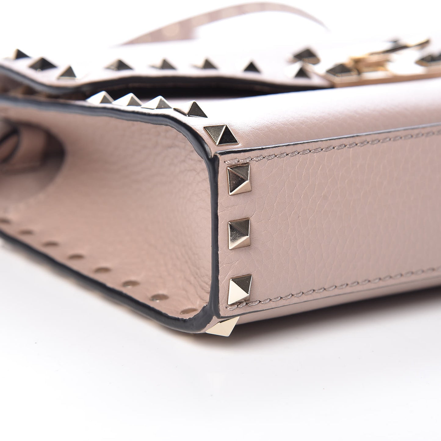 Pebbled Calfskin Medium Rockstud Flip Lock Crossbody Bag Poudre