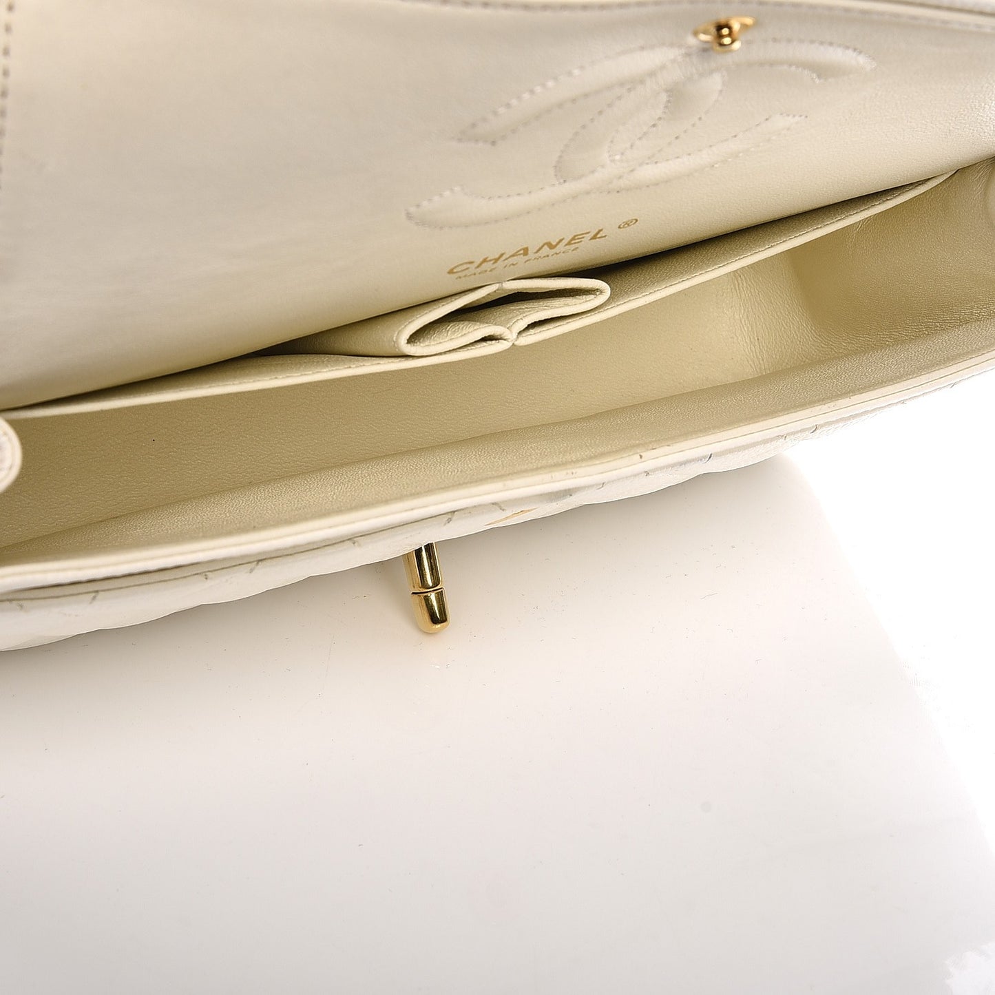Caviar Quilted Medium Double Flap White