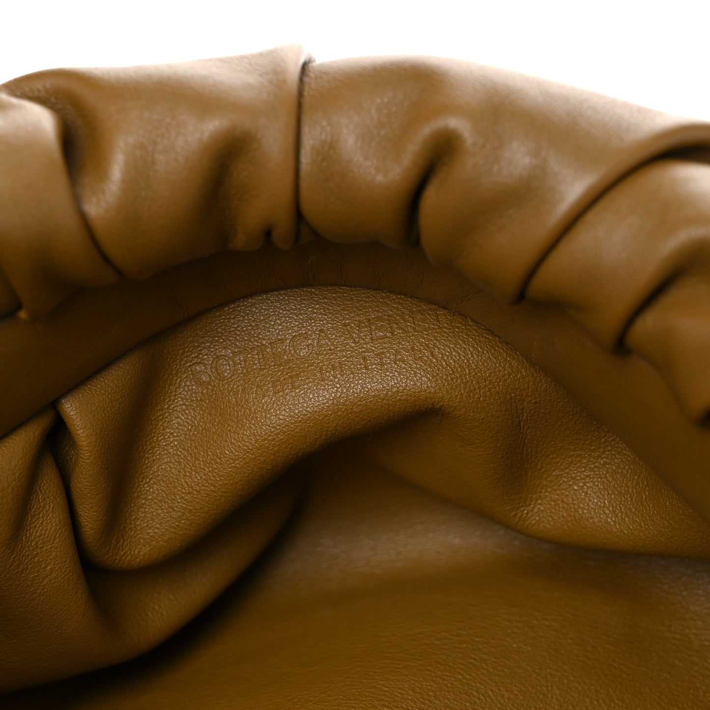 Calfskin The Pouch Chain Cammello