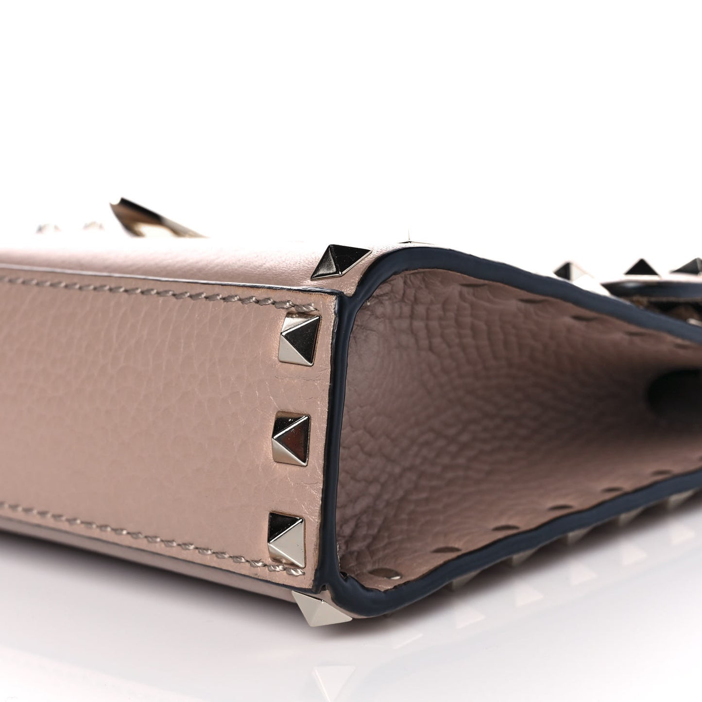 Pebbled Calfskin Medium Rockstud Flip Lock Crossbody Bag Poudre