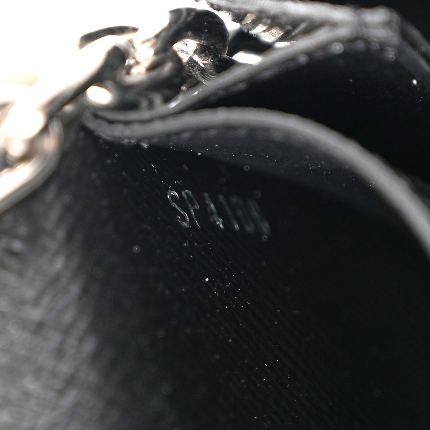 Epi Twist Chain Wallet Black