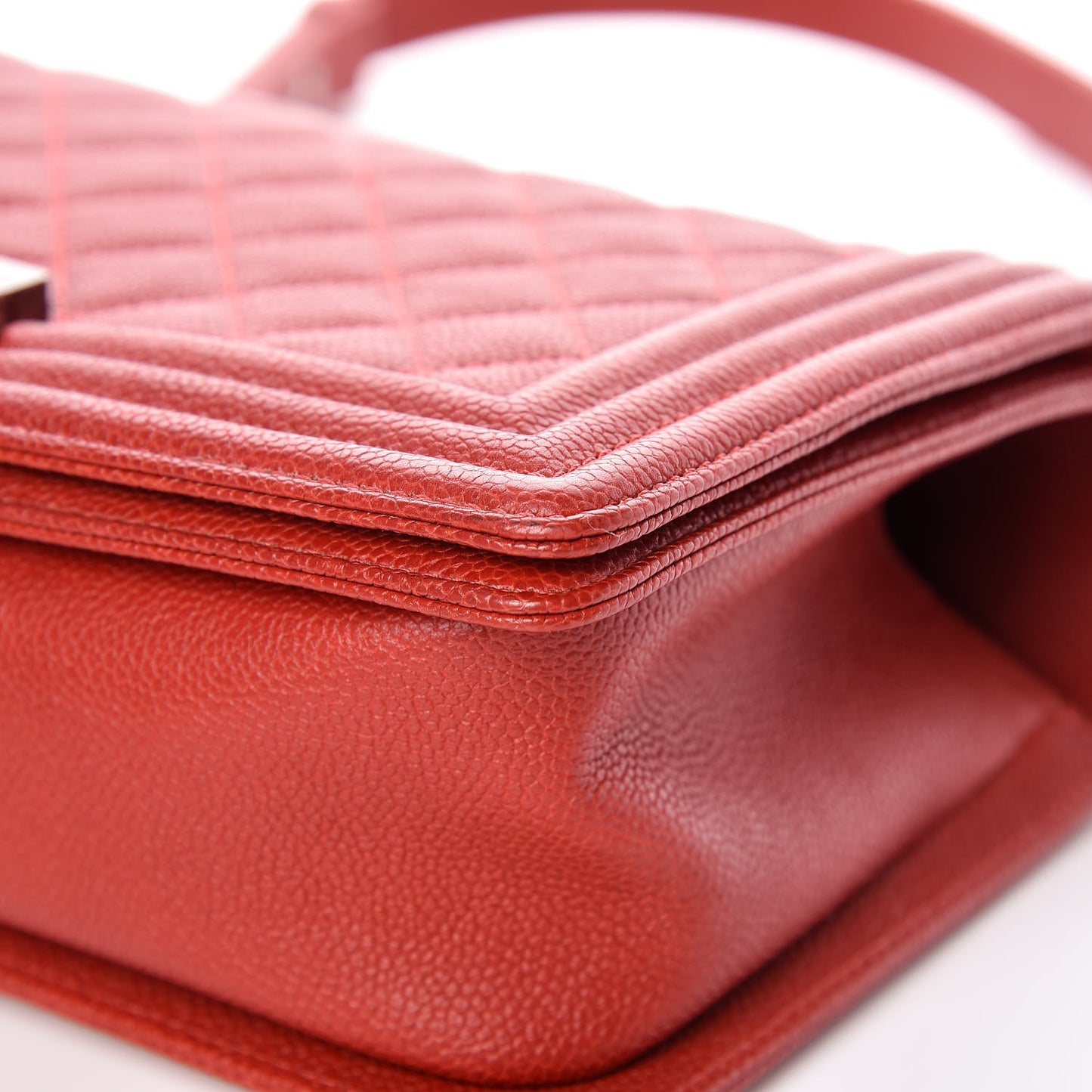 Caviar Quilted Medium Boy Flap Red