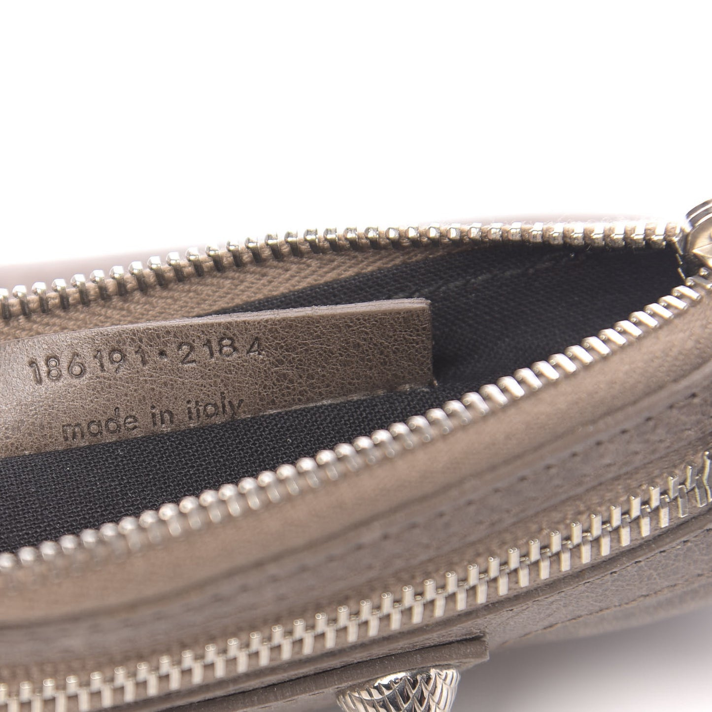 Agneau Giant 12 Silver Hardware M Porte-Monnaie Coin Purse Sahara