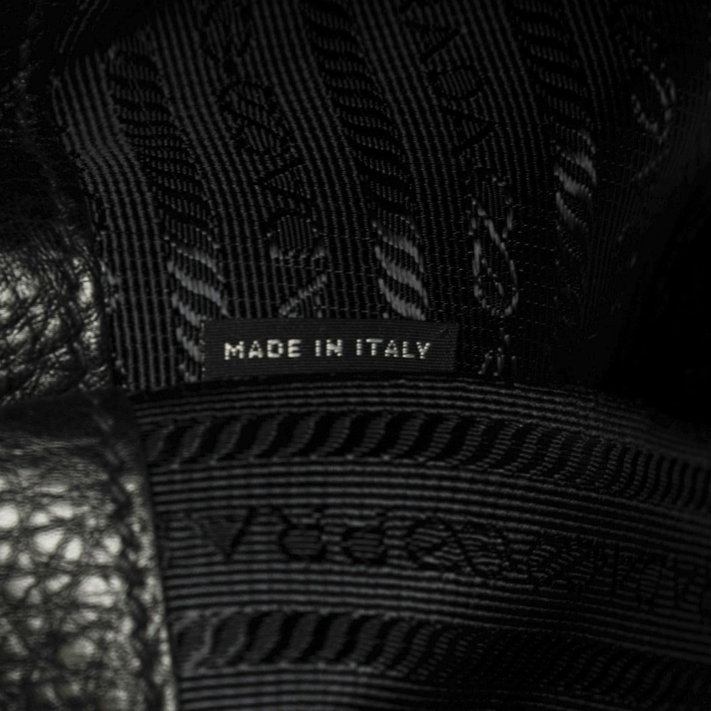 Vitello Daino Tote Nero Black