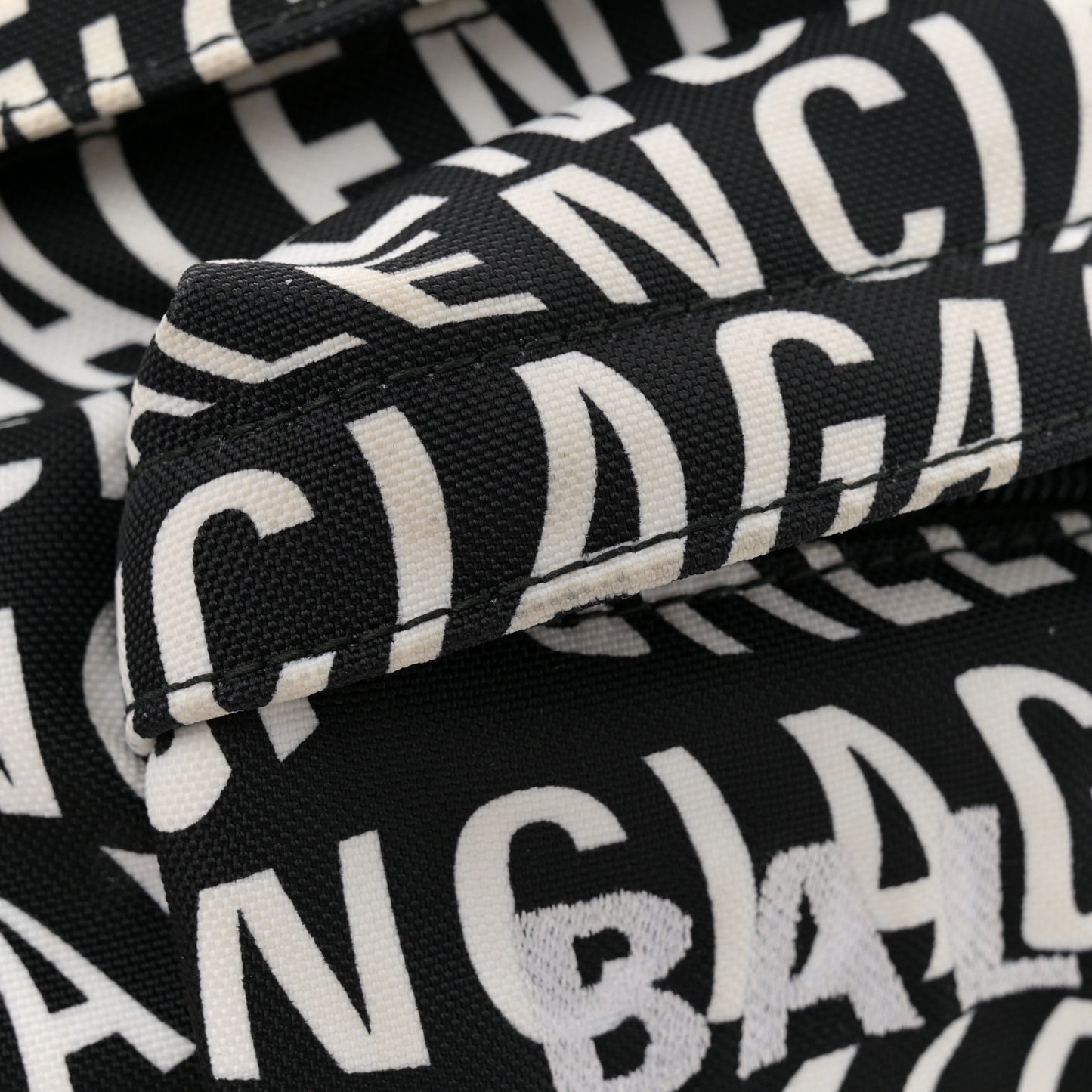 Nylon Wave Logo Print Wheel Beltpack Black White