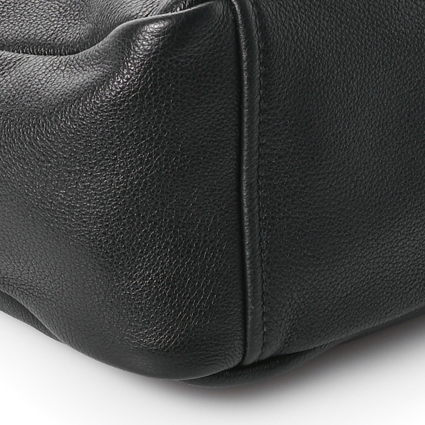 Vitello Daino Medium Messenger Bag Black