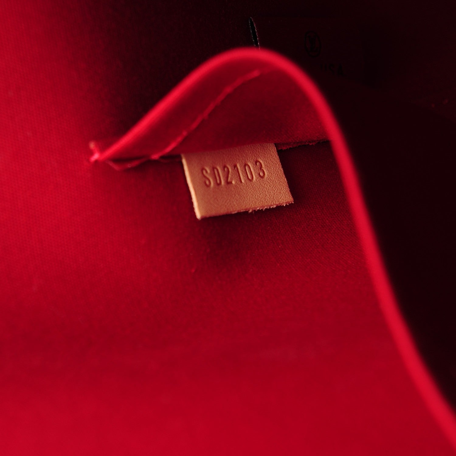 Louis Vuitton Vernis Alma GM Pomme D'Amour 8 of 9