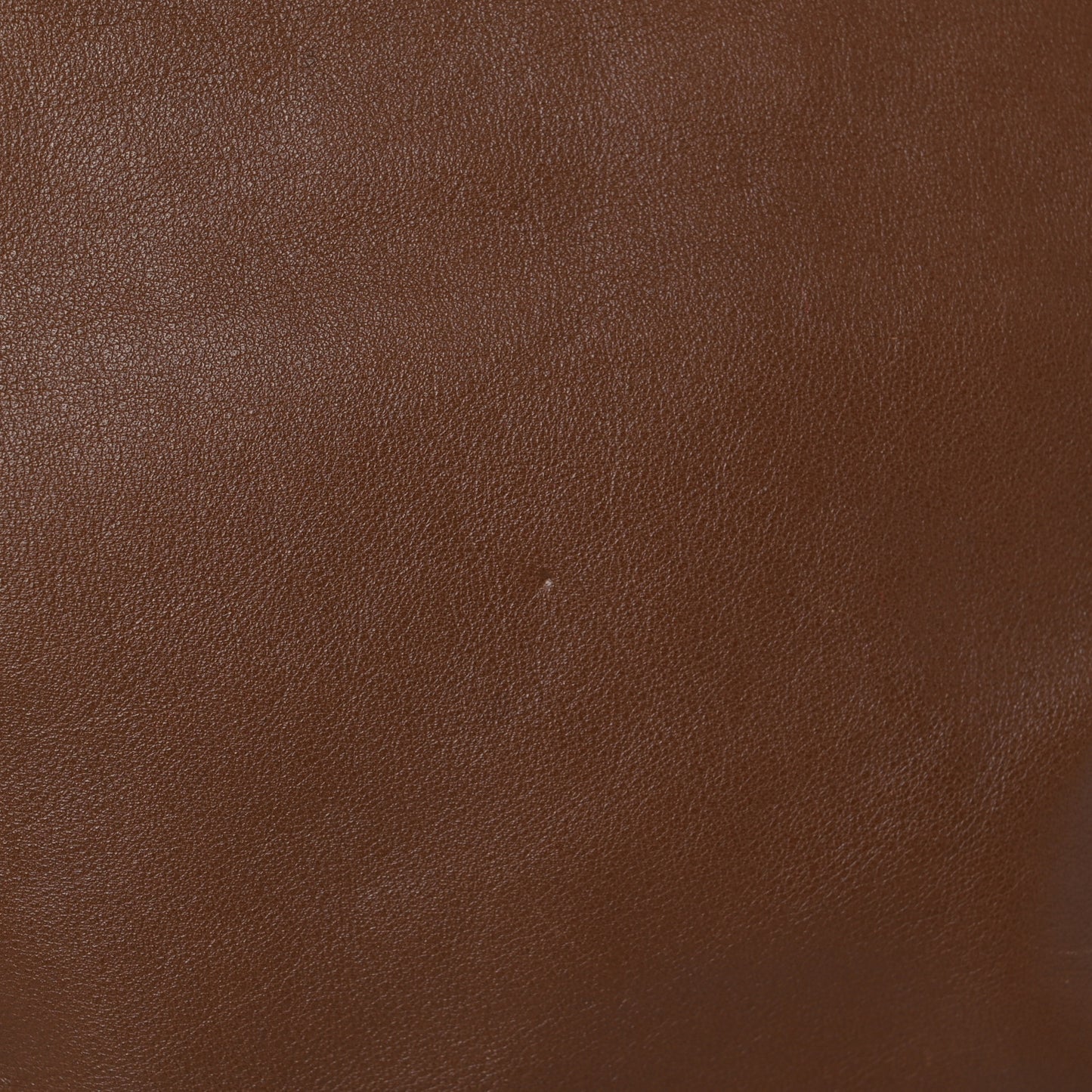 Vitello Medium Rockstud Tote Dark Noisette