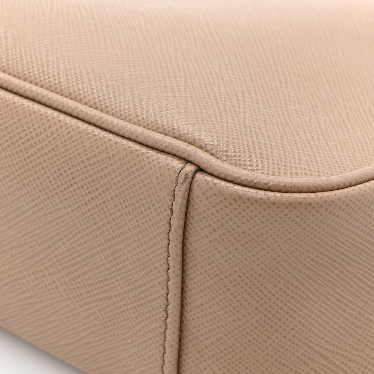 Saffiano Lux Re-Edition 2005 Shoulder Bag Cammeo