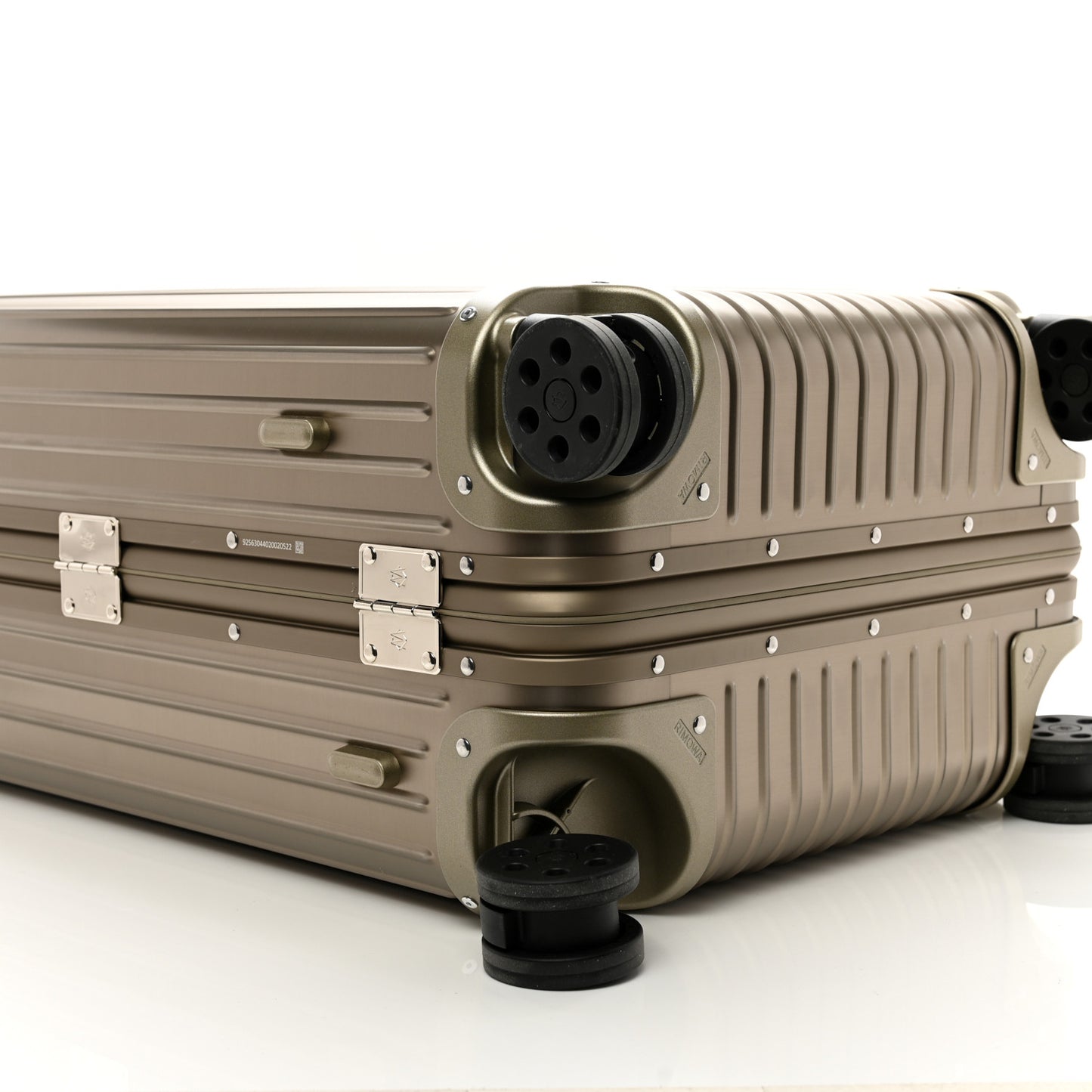 Aluminum Original Check-In M Titanium