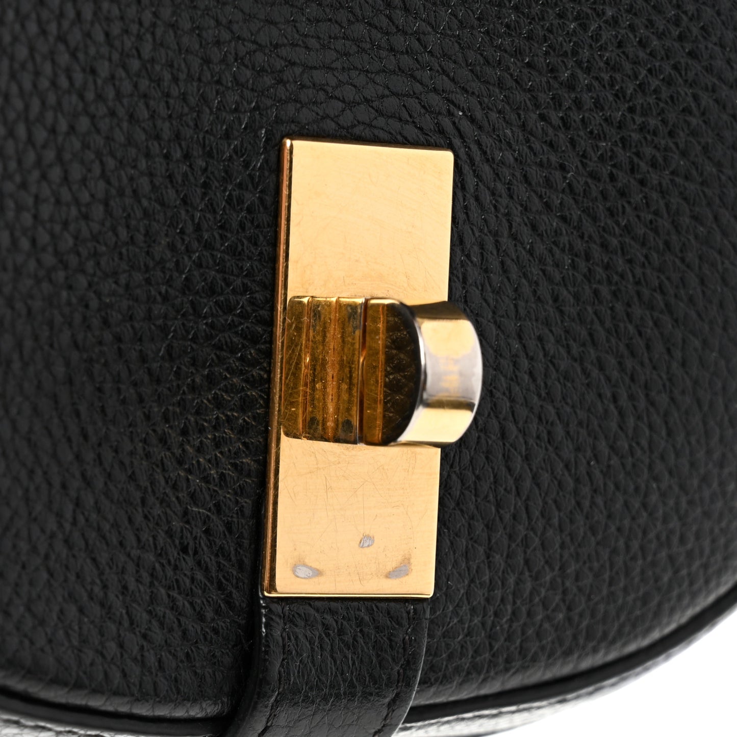 Grained Calfskin Besace Small 16 Black
