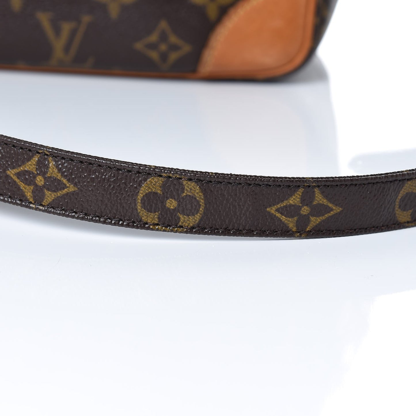 Monogram Nil 28