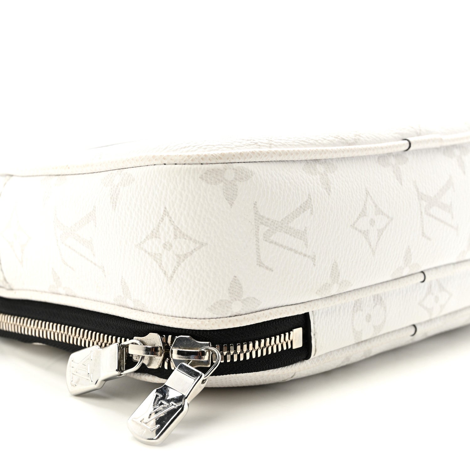 Louis Vuitton Taiga Monogram Alpha Messenger  Optic White 8 of 10