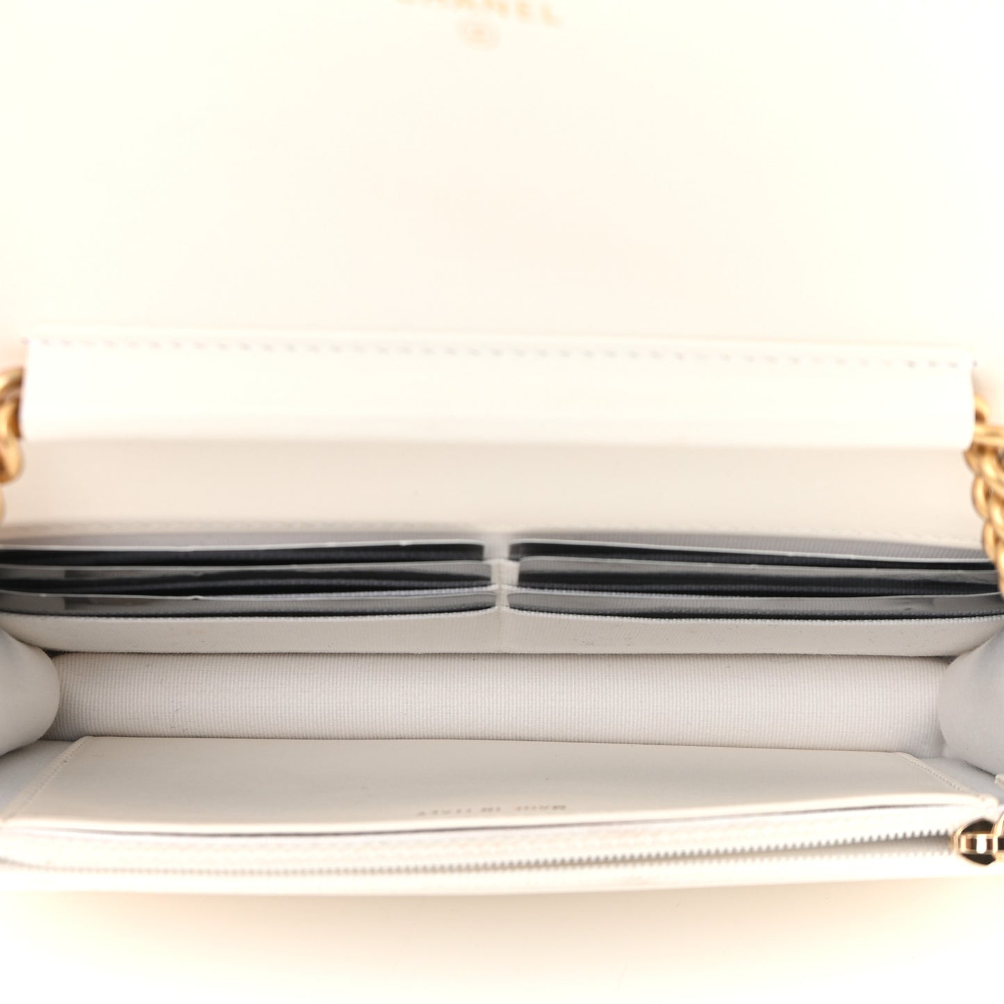 Caviar Quilted Chain Around Boy Wallet On Chain WOC White