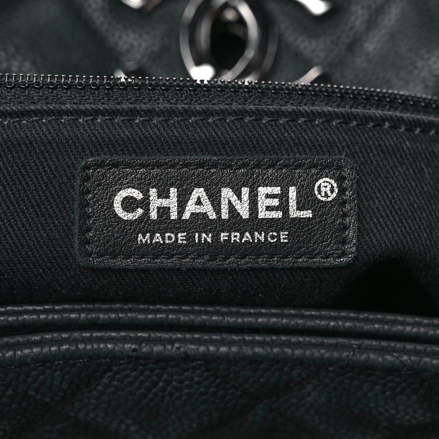Iridescent Caviar Medium Lady Pearly Flap Black