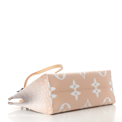 Louis Vuitton Monogram Giant By The Pool Onthego GM Brume 4 of 13