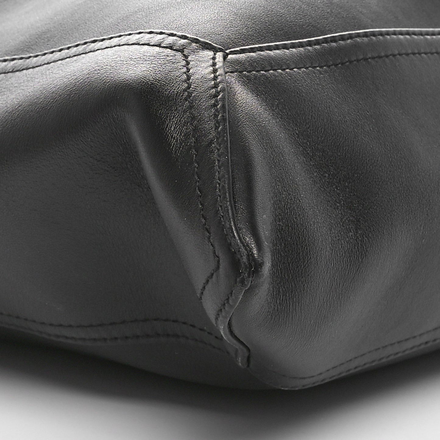Silky Calfskin Large Hop Black