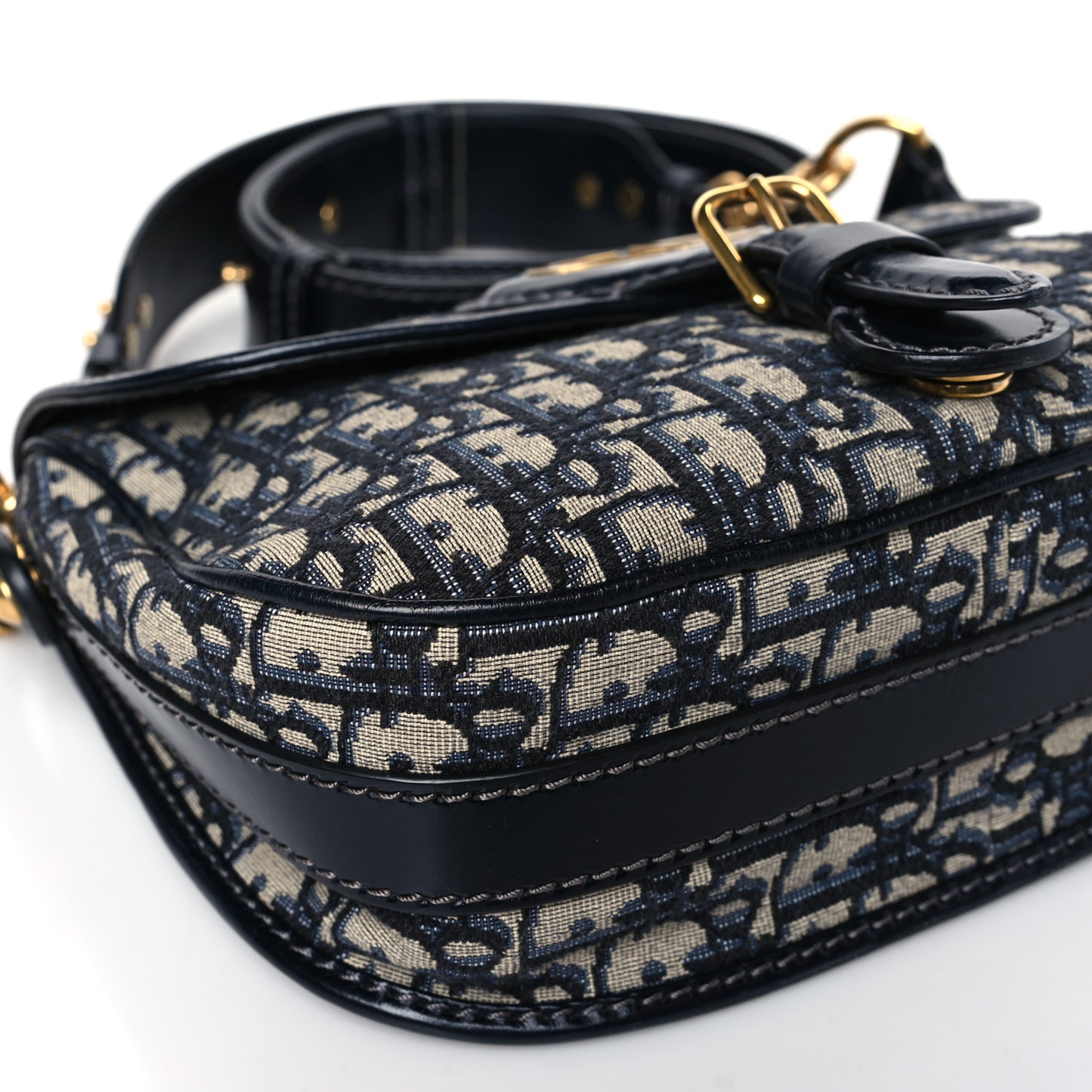 Oblique Medium Bobby Flap Blue