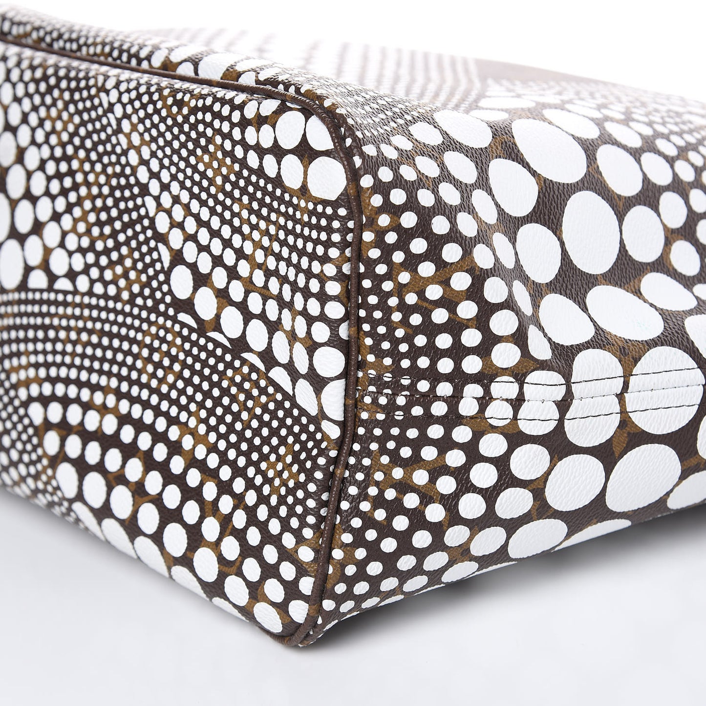 Monogram Kusama Waves Neverfull MM White