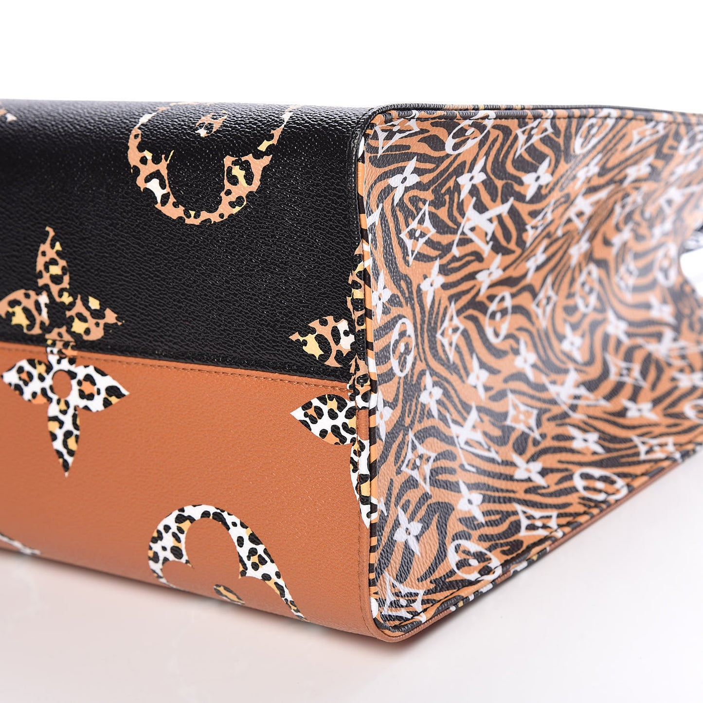 Monogram Giant Jungle Onthego GM Black