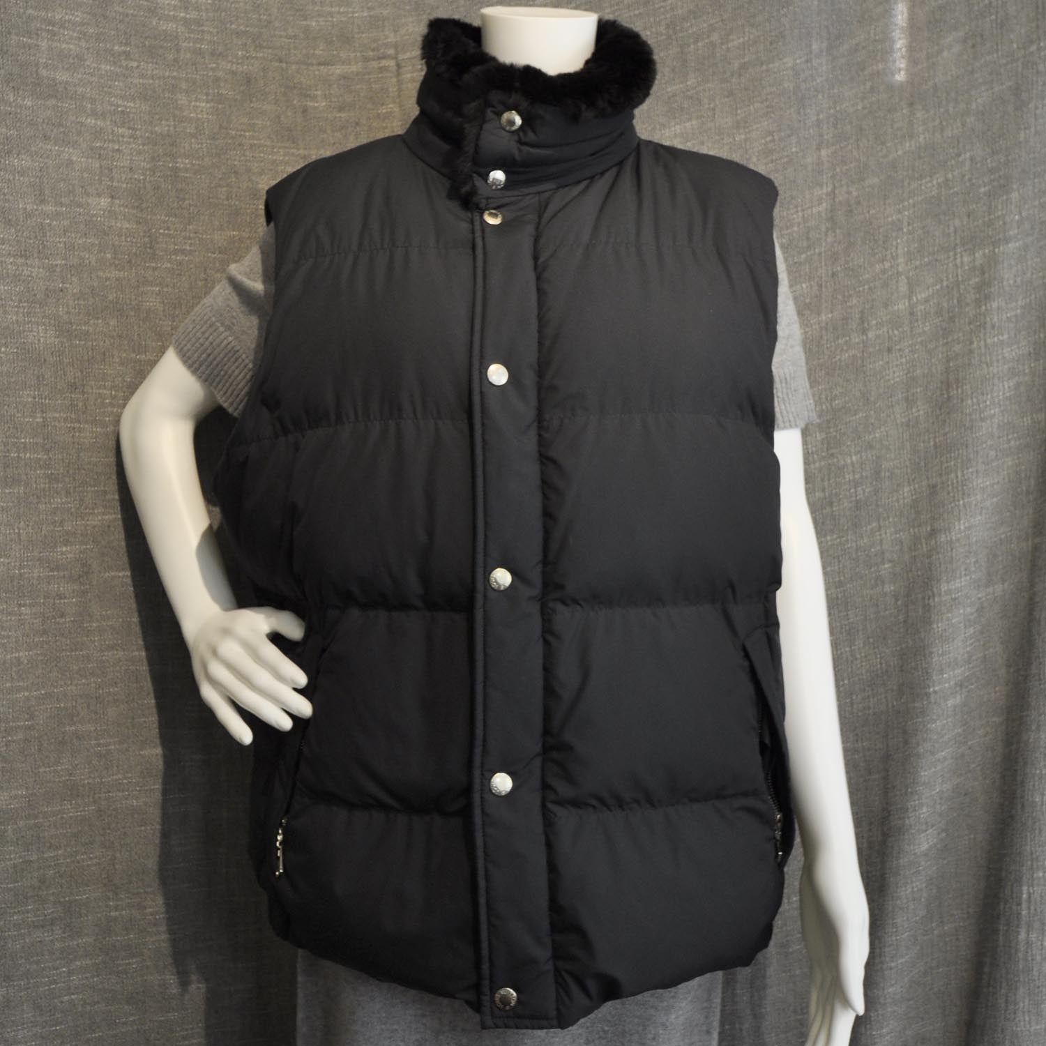 【極希少/美品】ルイヴィトン ヌートリアファー リバーシブル パファベスト 54 Louis Vuitton Rabbit Fur Reversible Vest 54 Black 22344 – FASHIONPHILE
