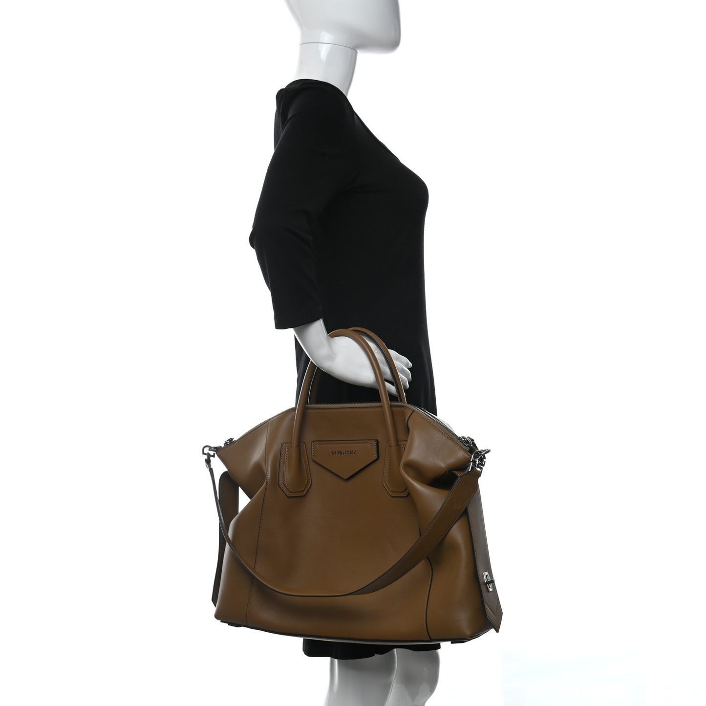 Soft Calfskin Medium Soft Antigona Military Green