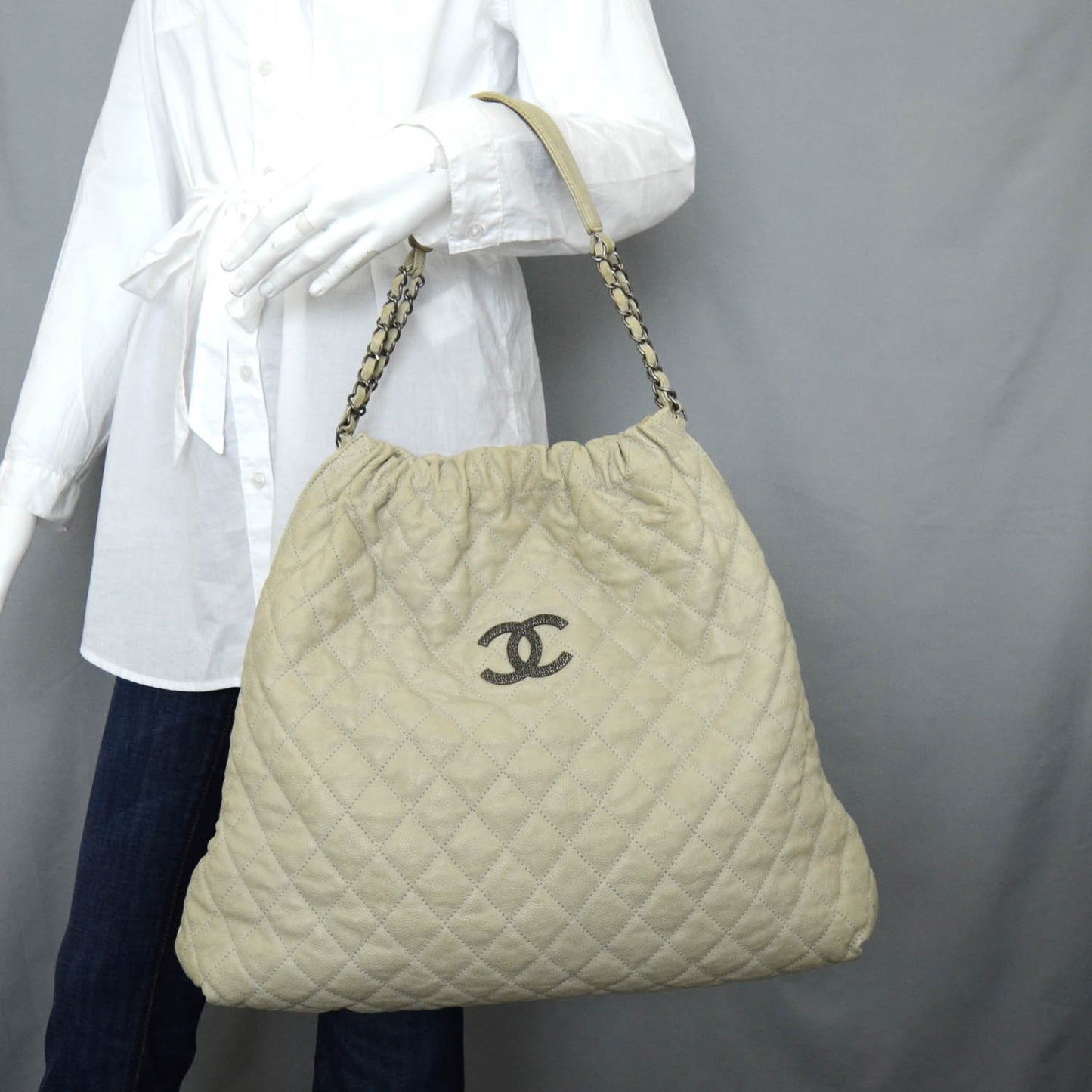 Caviar Quilted Large Elastic Tote Gray