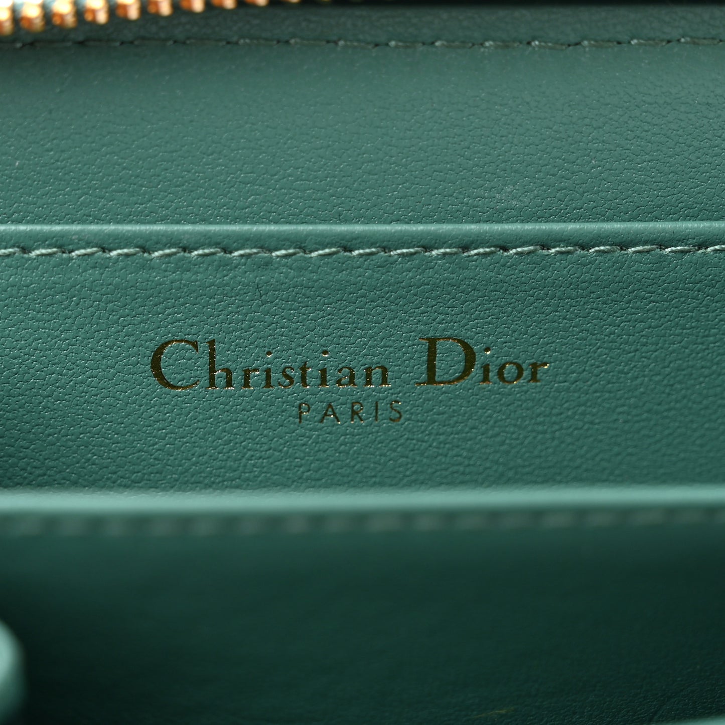 Grained Calfskin Supple Cannage Caro Compact Zip Card Wallet Vert Tundra
