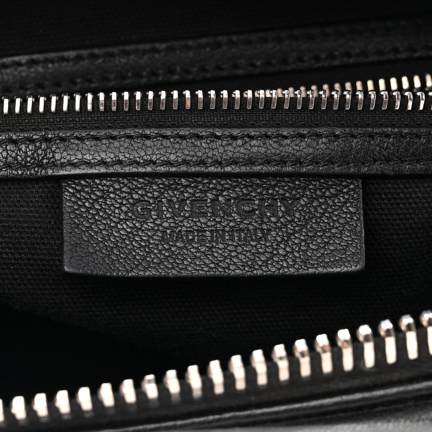 Sugar Goatskin Medium Antigona Black