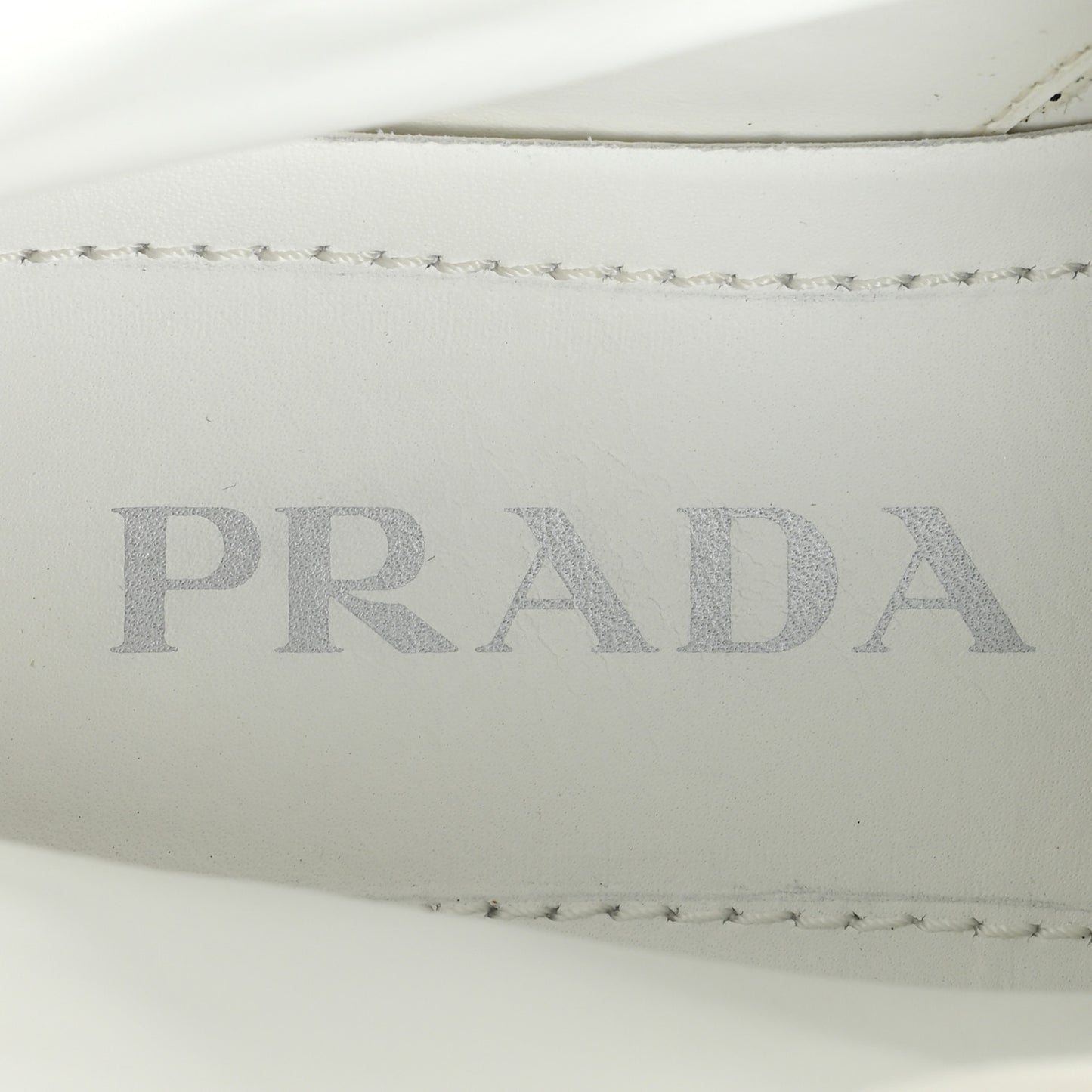 Spazzolato Rois Re-Nylon Metal Triangle Logo Monolith Pouch Pocket 55mm Boots 36 White