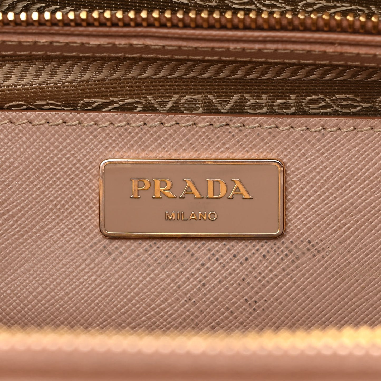 Saffiano Medium Galleria Double Zip Tote Cammeo