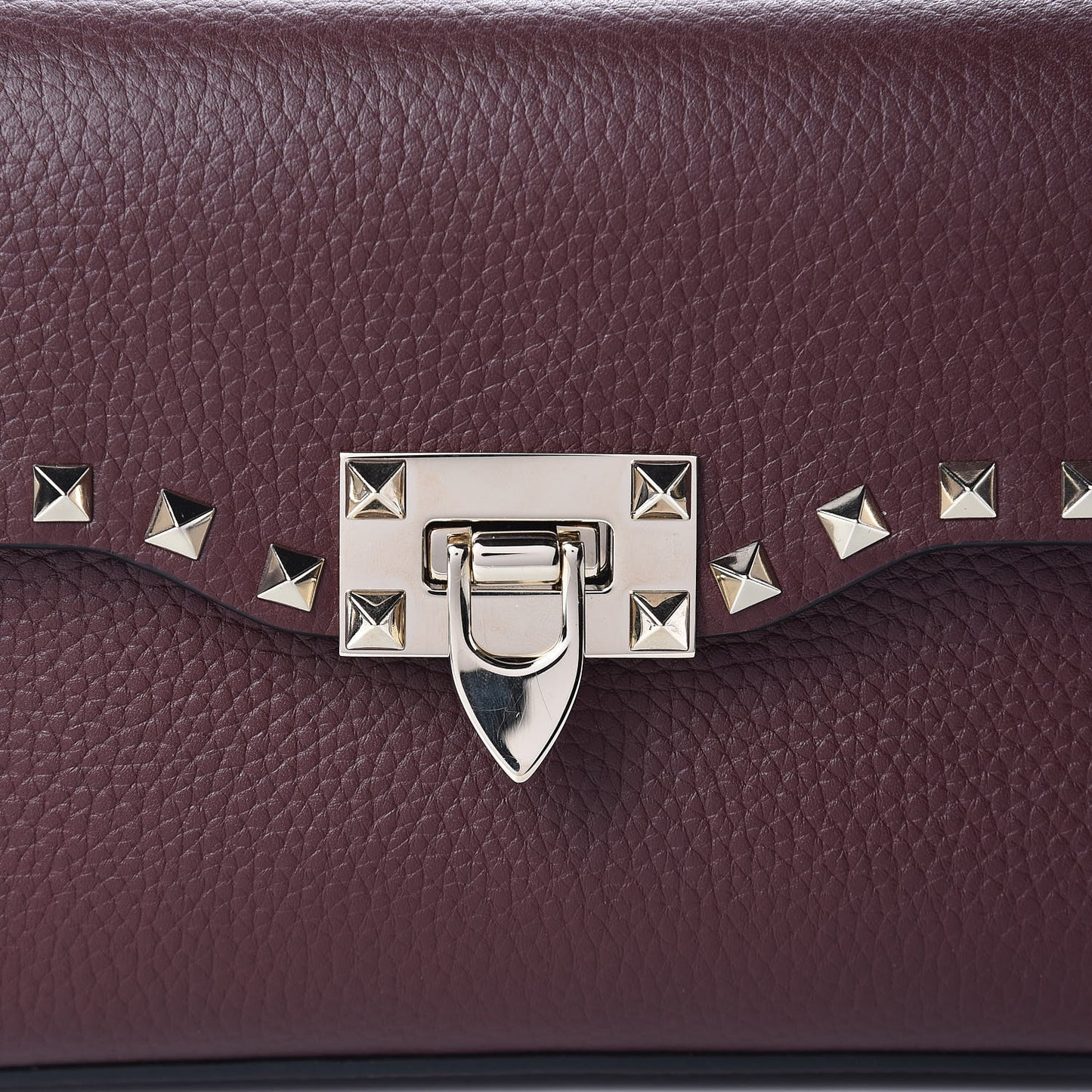 Pebbled Calfskin Medium Rockstud Flip Lock Crossbody Bag Rubin