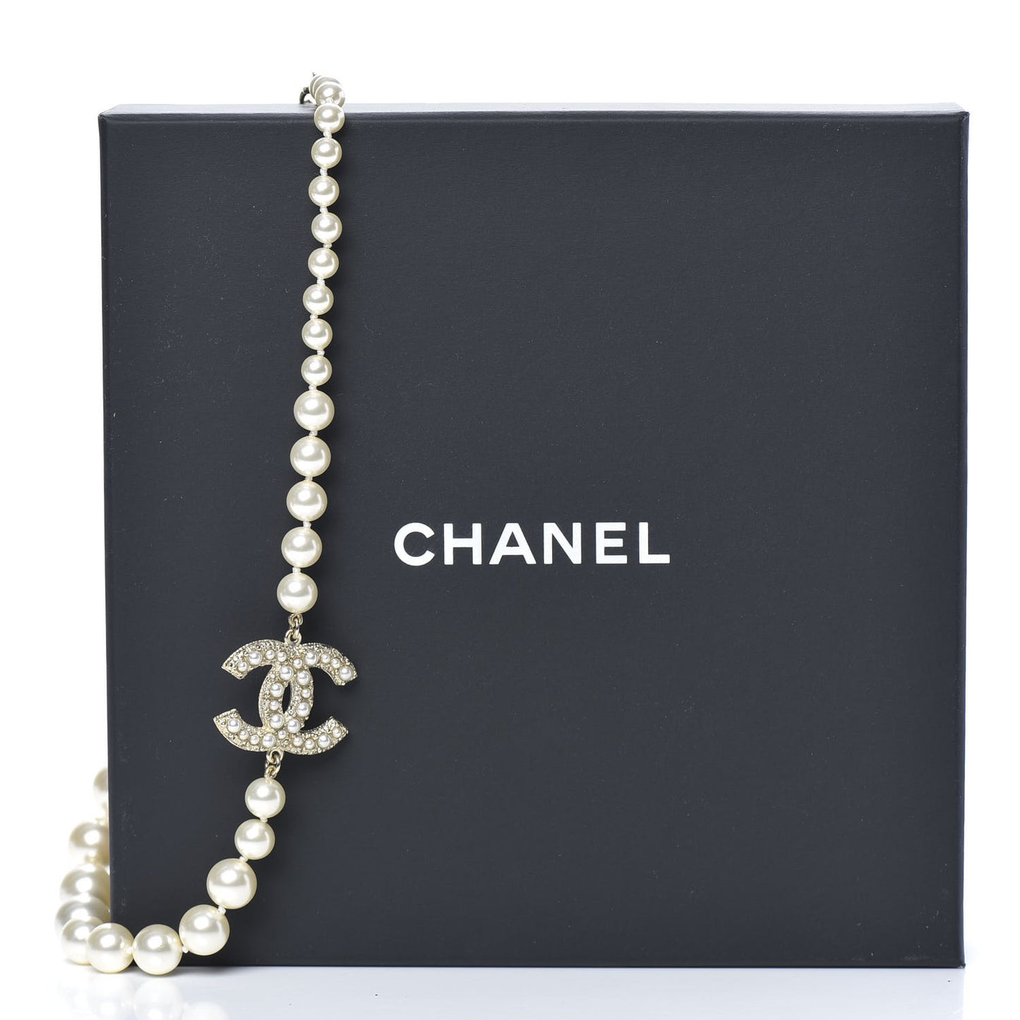 Graduated Pearl CC Short Necklace Gold