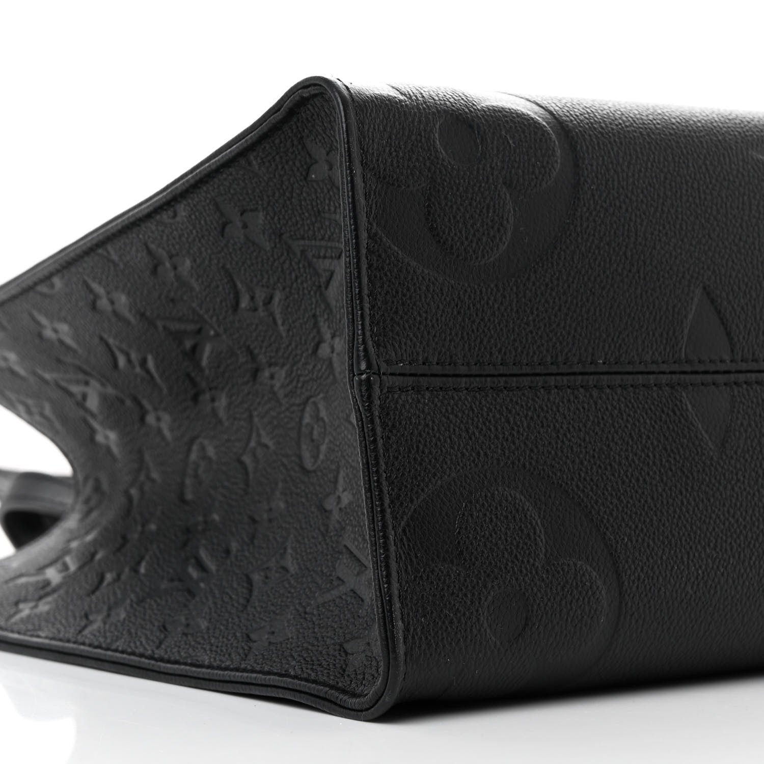 Louis Vuitton Empreinte Monogram Giant OnTheGo MM Black 8 of 9