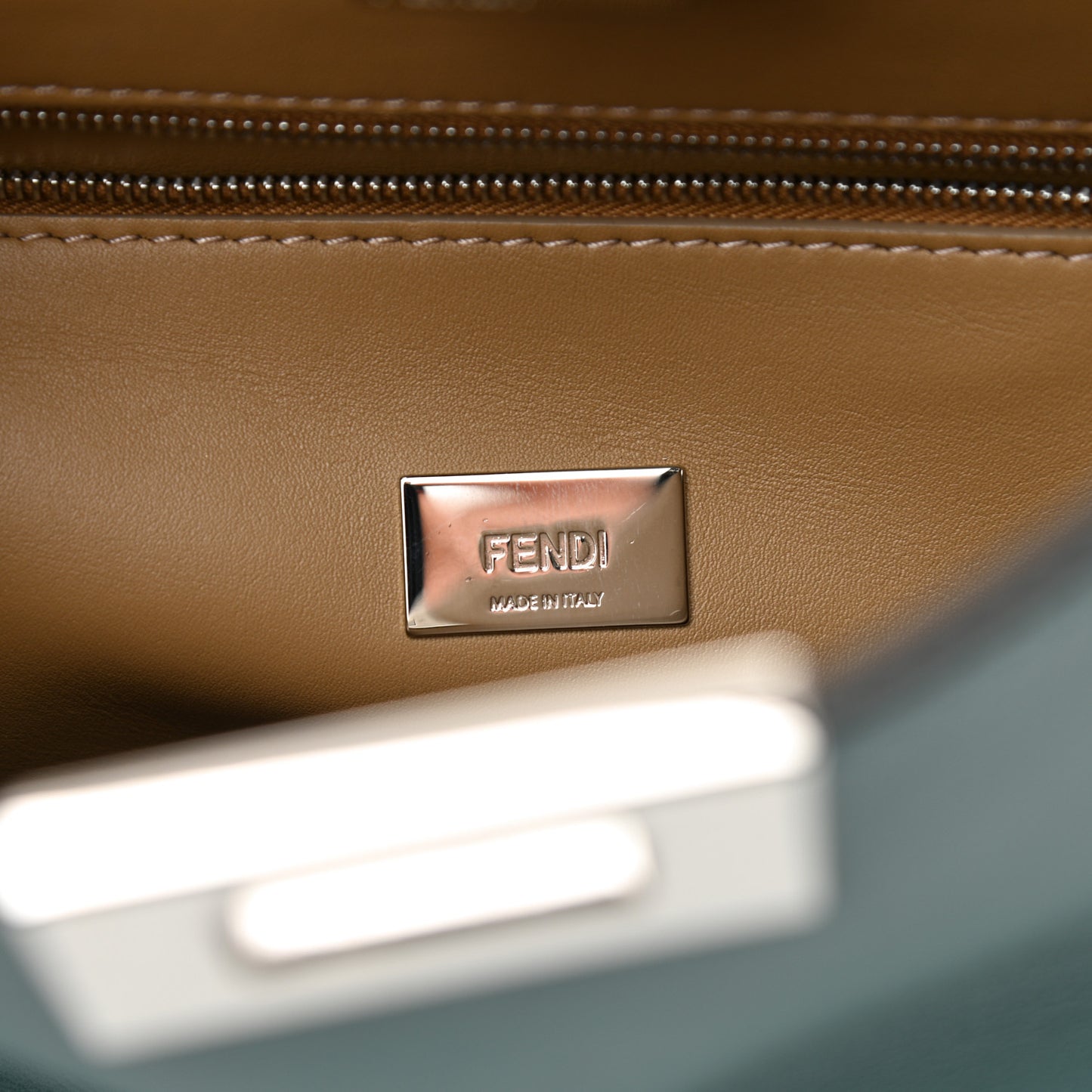 Vitello Tahiti Burro Bi-Color Medium Peekaboo Iconic Essentially Satchel Pound Sand Nuvola