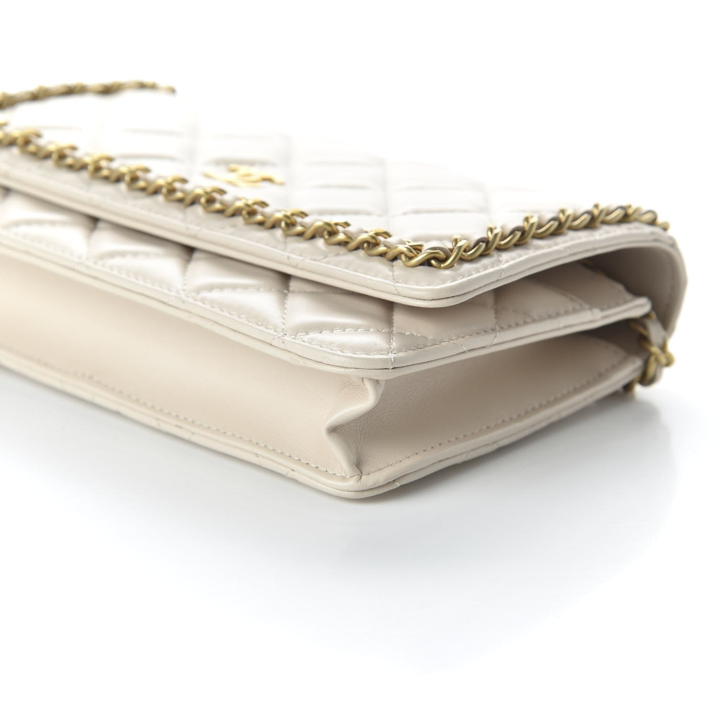 Lambskin Quilted Chain Around Wallet On Chain WOC White