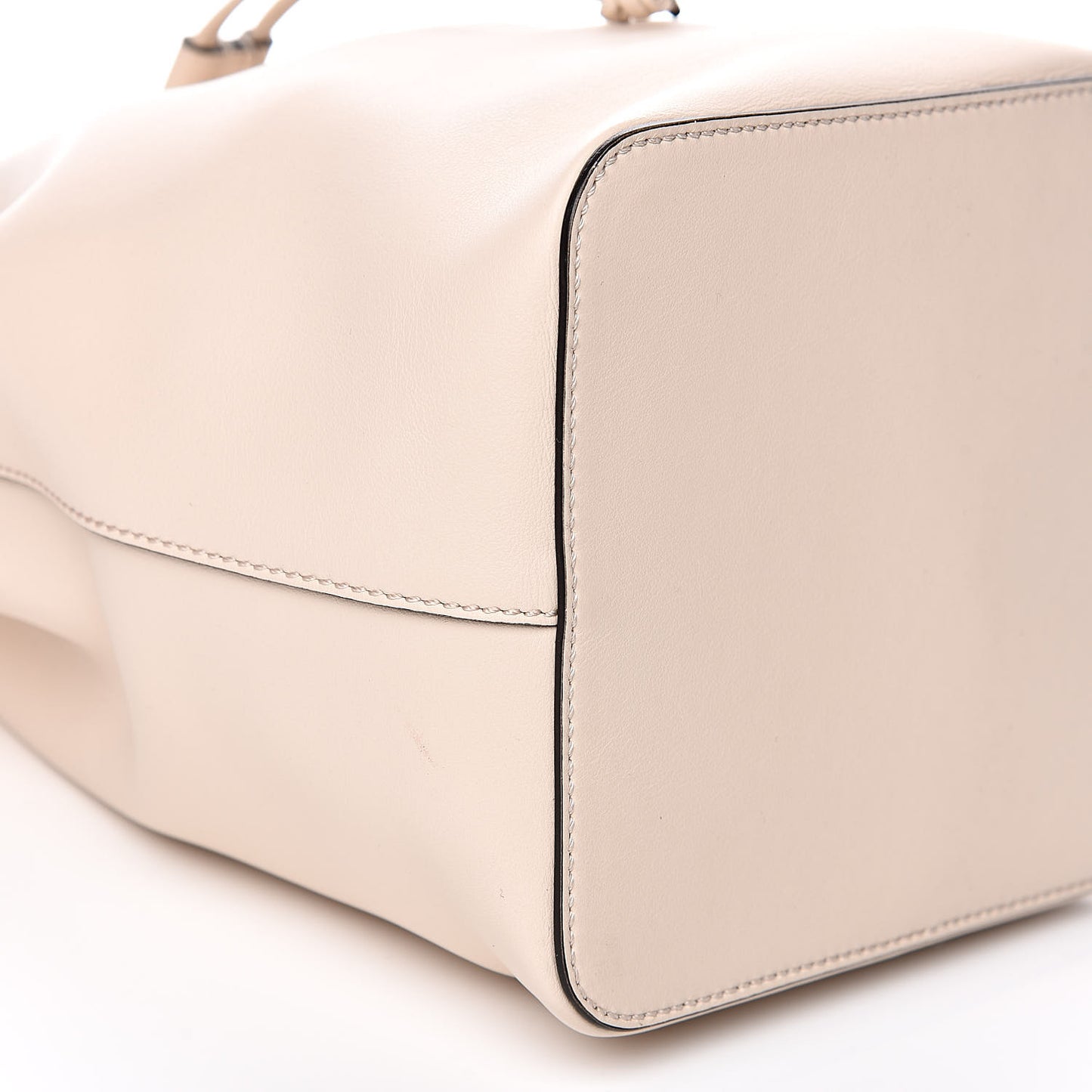 Vitello Grace Matte F is Fendi Grande Mon Tresor Bucket Bag Camelia