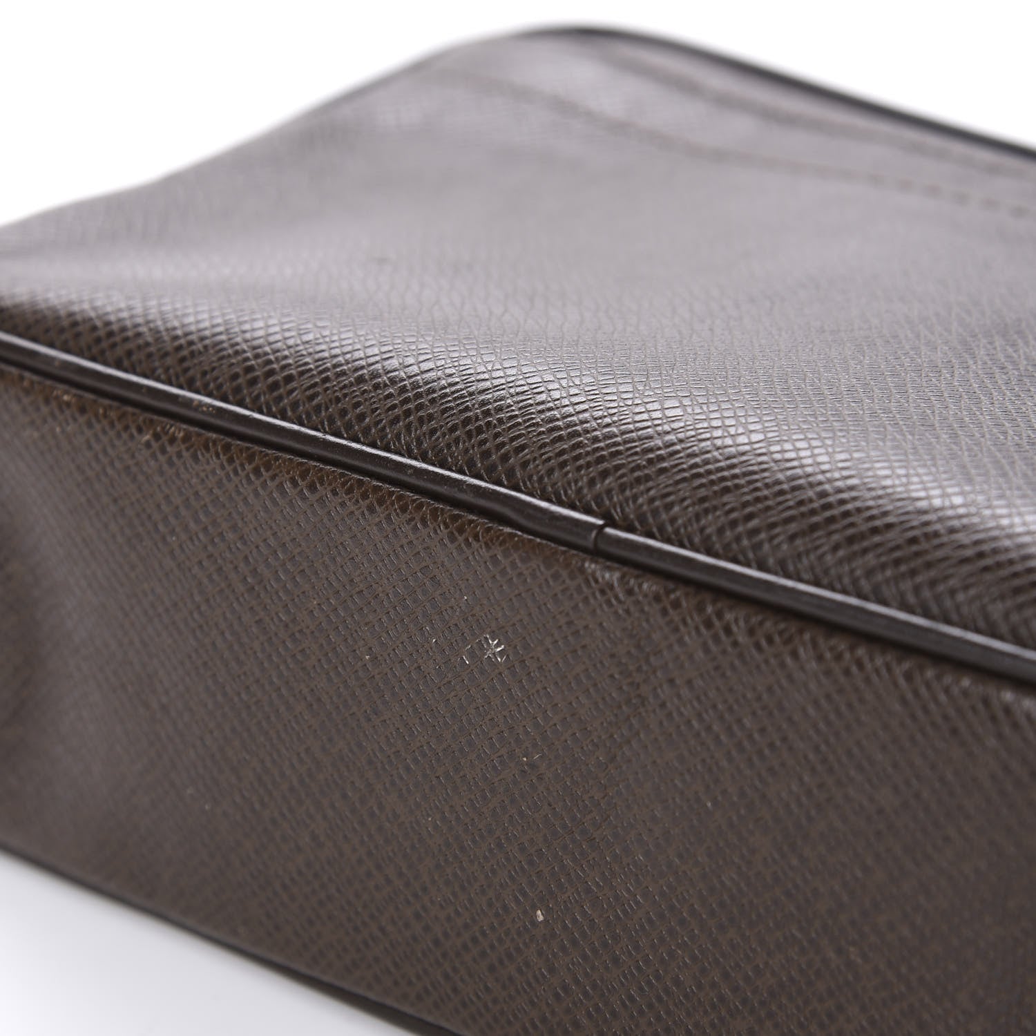 Louis Vuitton Taiga Kaluga Toiletry Pouch Grizzli 9 of 12