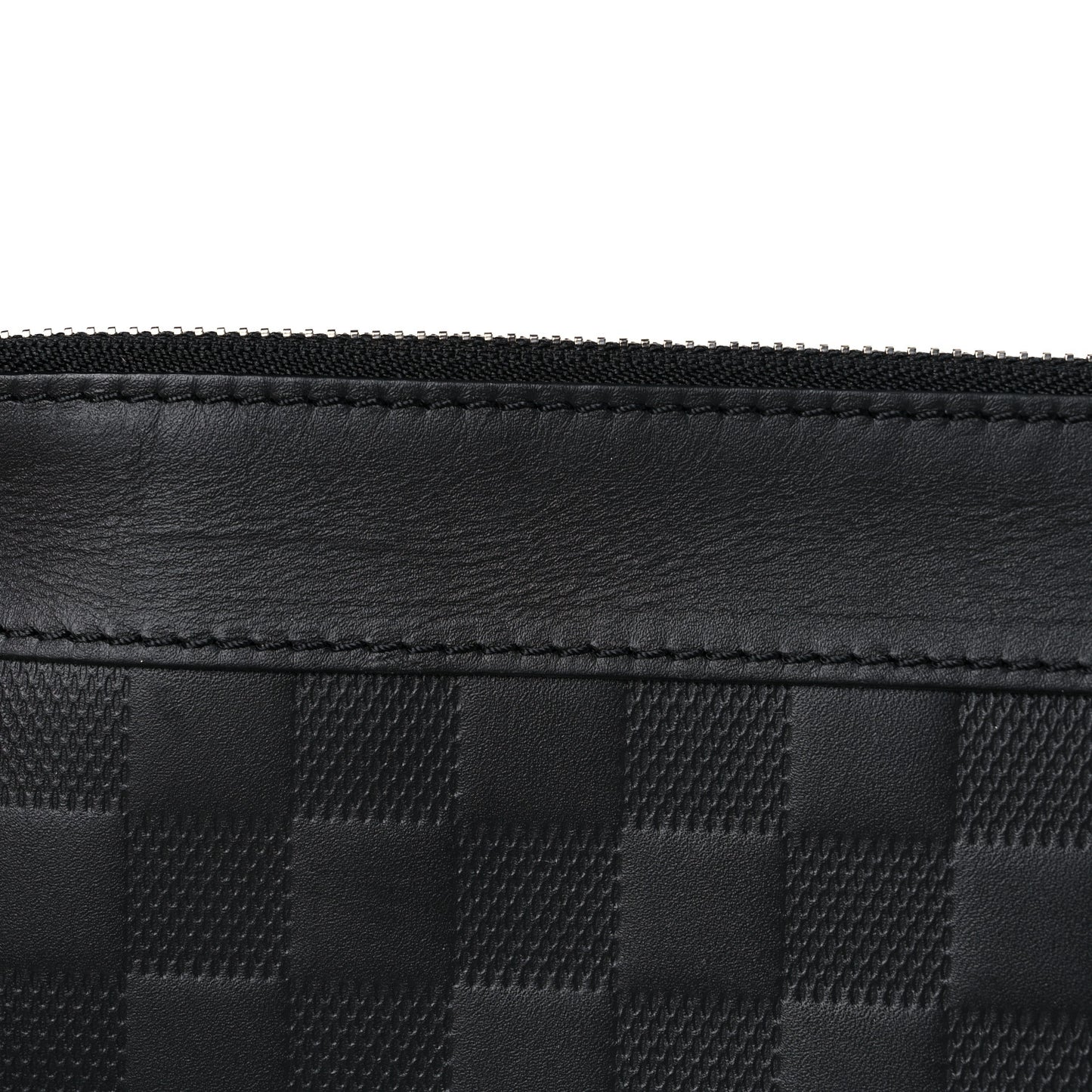 Damier Infini Discovery Pochette GM Onyx